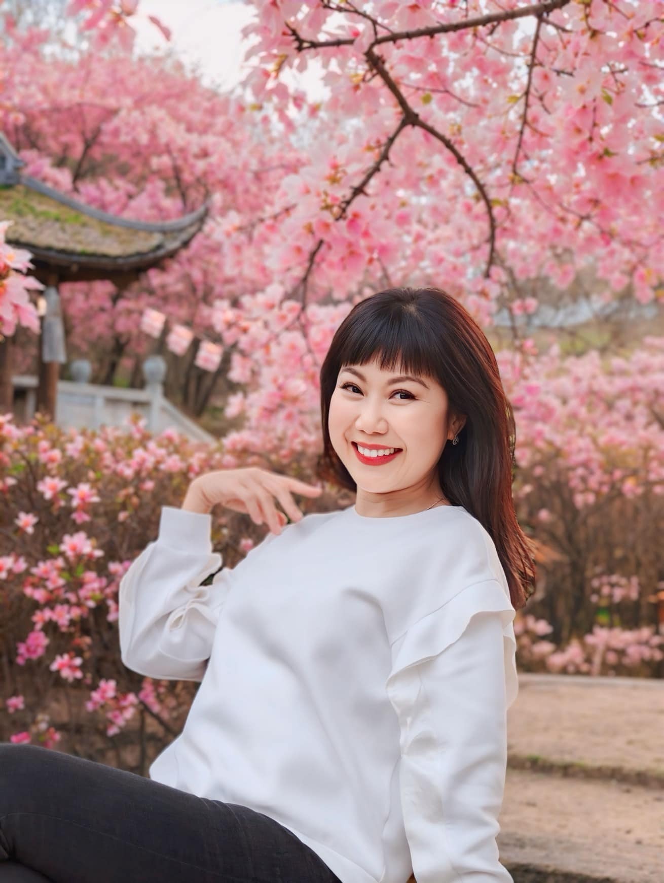 Sao Việt 6/4: H'Hen Niê được chồng chăm sóc, Hương Tươi trẻ trung ở tuổi 55 - 3