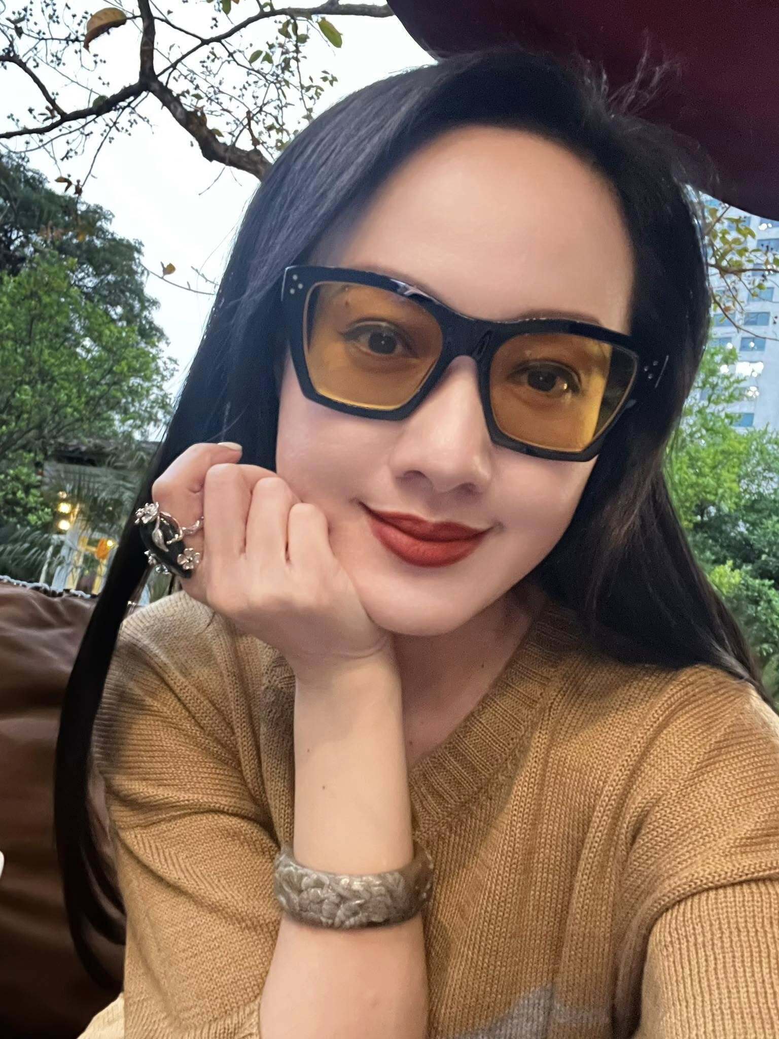 Sao Việt 6/4: H'Hen Niê được chồng chăm sóc, Hương Tươi trẻ trung ở tuổi 55 - 15