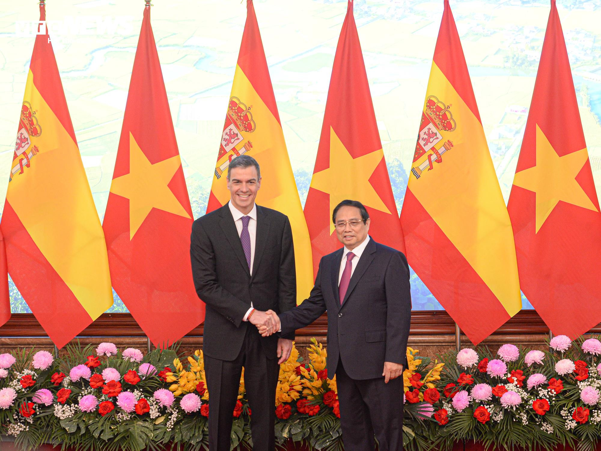 Thủ tướng Phạm Minh Chính chủ trì lễ đón Thủ tướng Tây Ban Nha Pedro Sánchez - 10