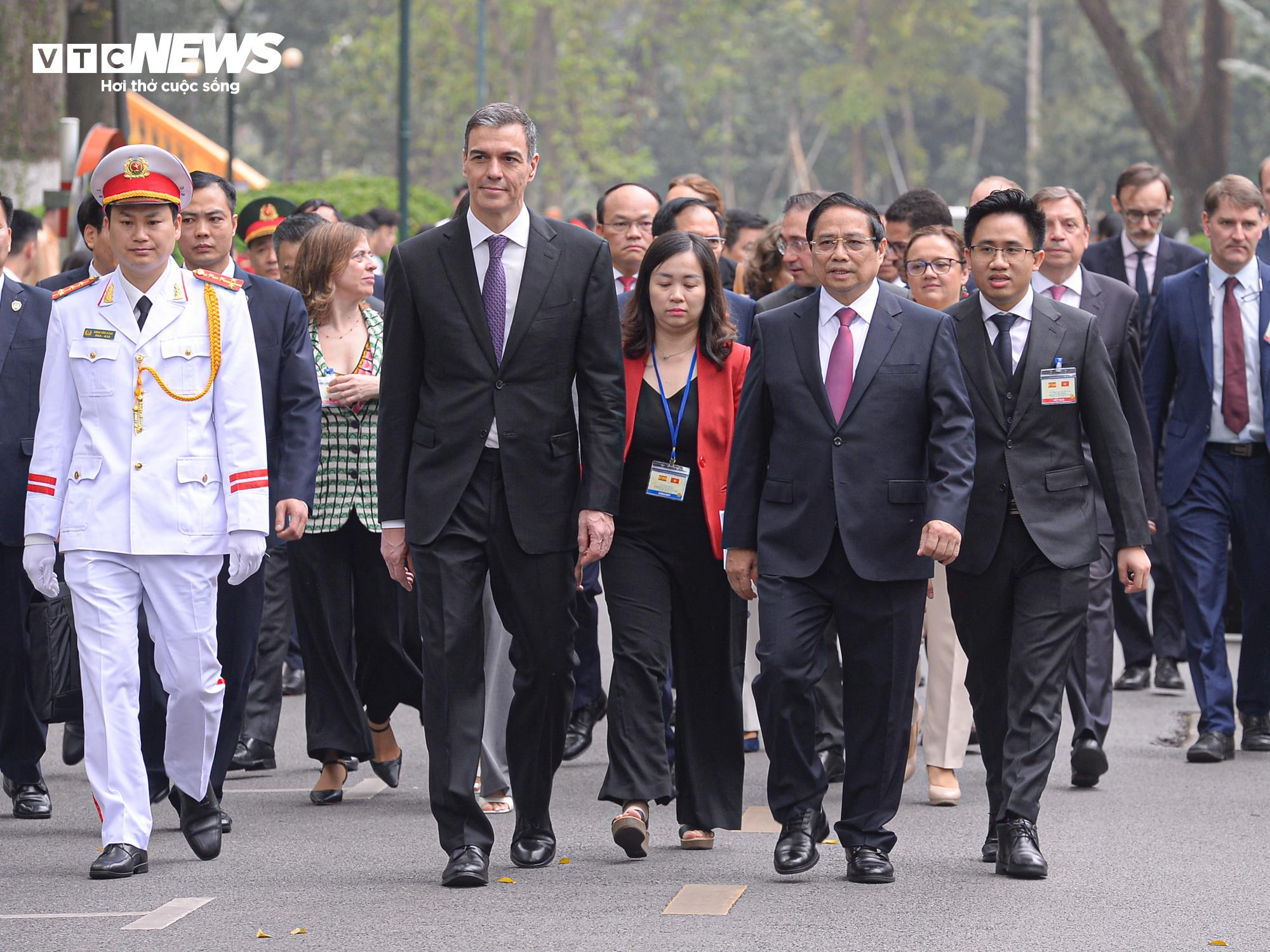 Thủ tướng Phạm Minh Chính chủ trì lễ đón Thủ tướng Tây Ban Nha Pedro Sánchez - 9