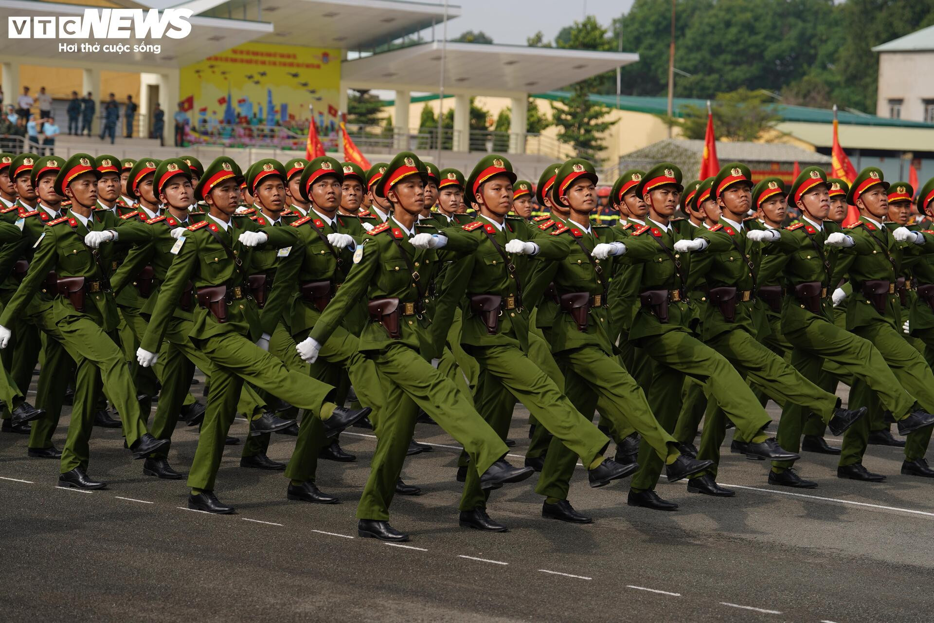 Mãn nhãn với màn hợp luyện của hơn 13.000 chiến sỹ tại sân bay Biên Hoà - 12