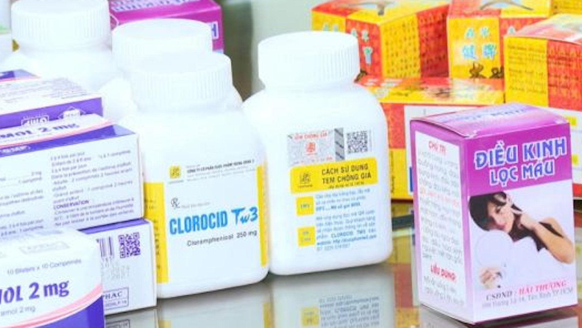 Cận cảnh công an khám xét, thu giữ gần 10 tấn thuốc giả và nguyên liệu - 8