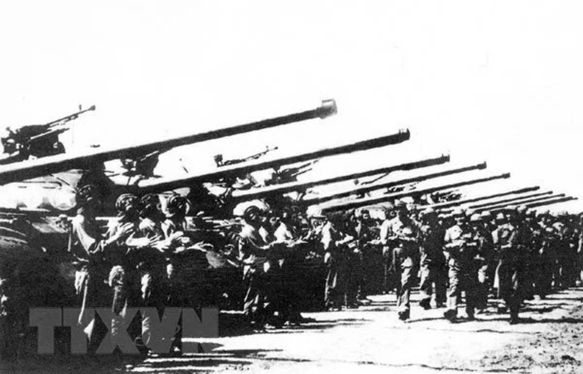 Chiến thuật táo bạo của lực lượng tăng thiết giáp trong chiến dịch Hồ Chí Minh - 1