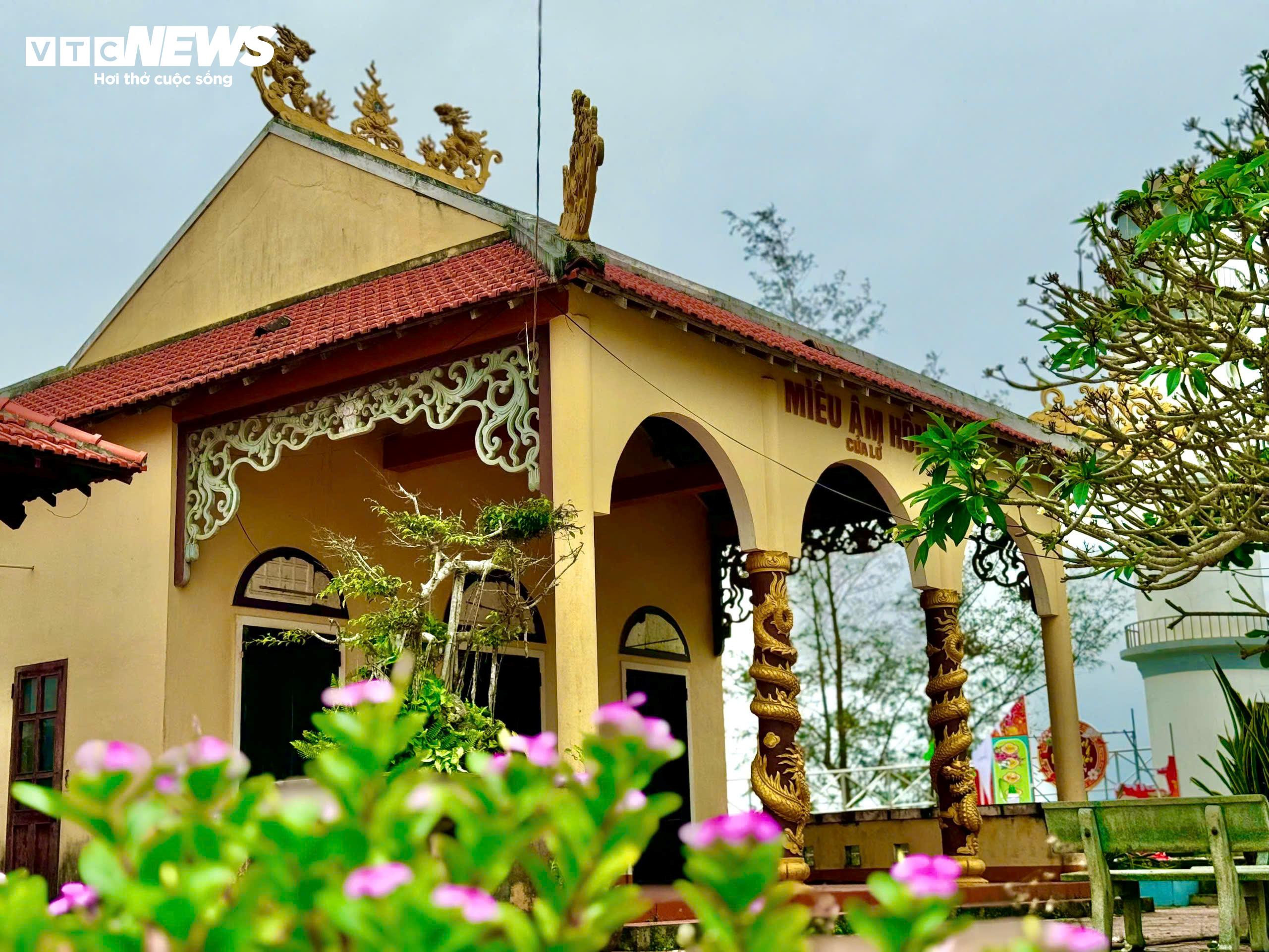 Lạ mắt ngôi miếu hình con tàu độc nhất vô nhị ở Quảng Ngãi - 6