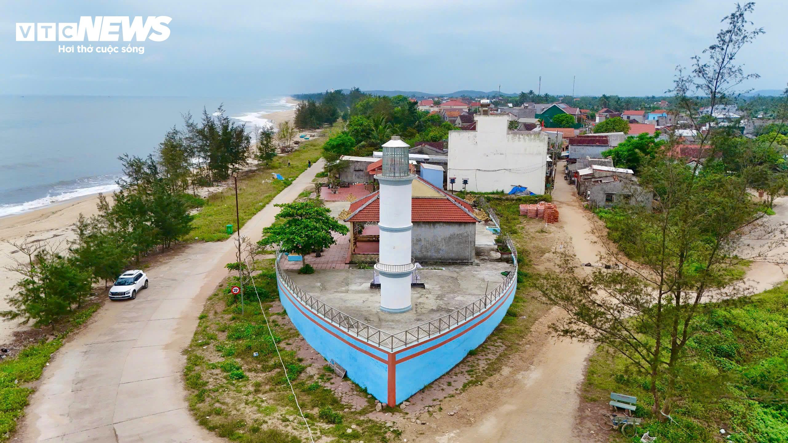 Lạ mắt ngôi miếu hình con tàu độc nhất vô nhị ở Quảng Ngãi - 1