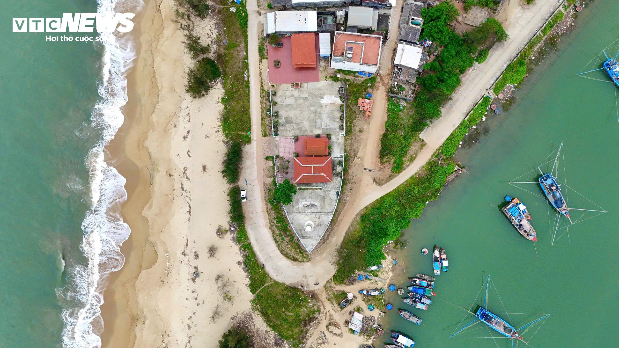 Lạ mắt ngôi miếu hình con tàu độc nhất vô nhị ở Quảng Ngãi - 5