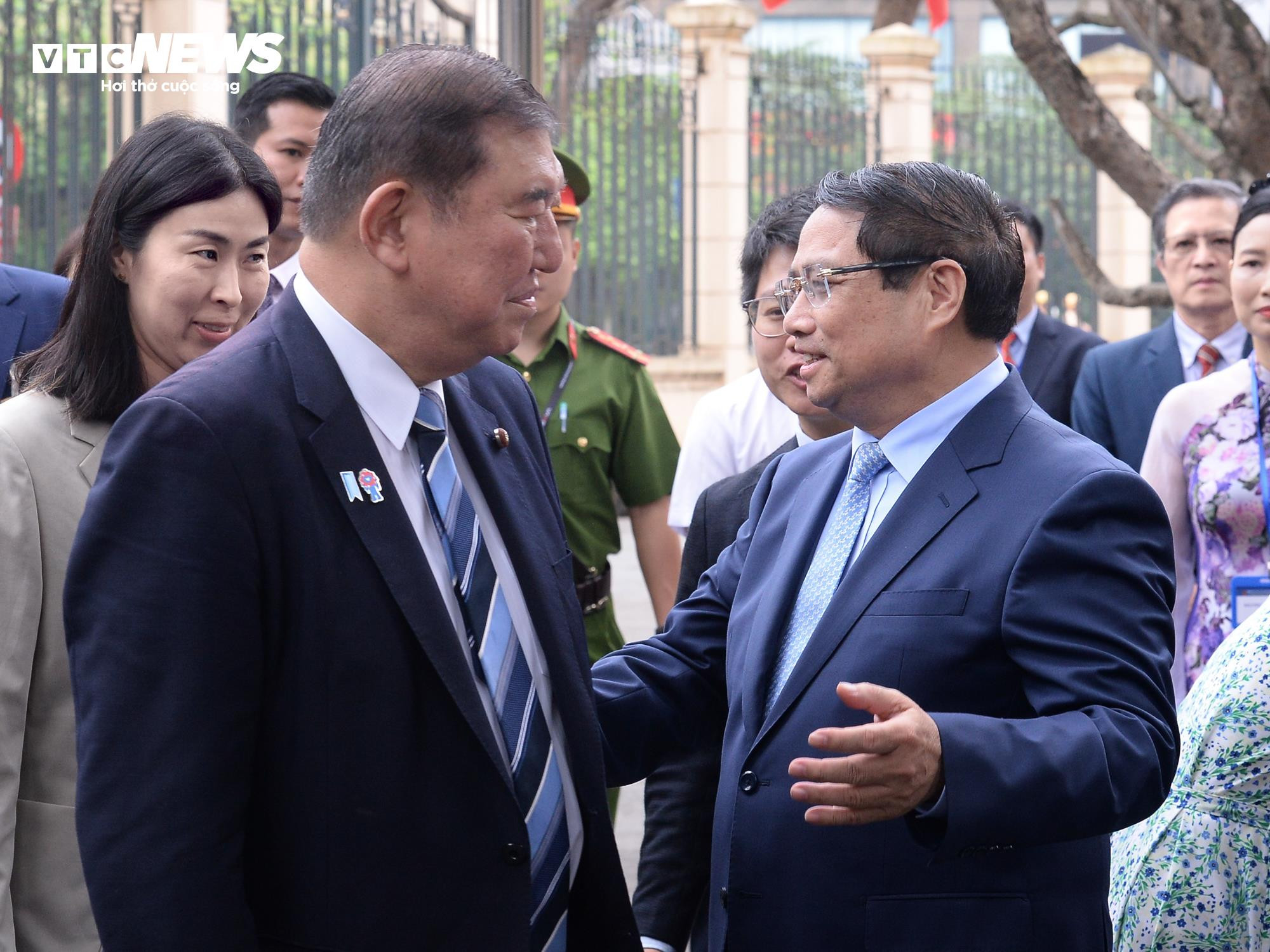 Hai Thủ tướng Việt Nam - Nhật Bản thưởng thức cà phê, thăm Bảo tàng Lịch sử - 10