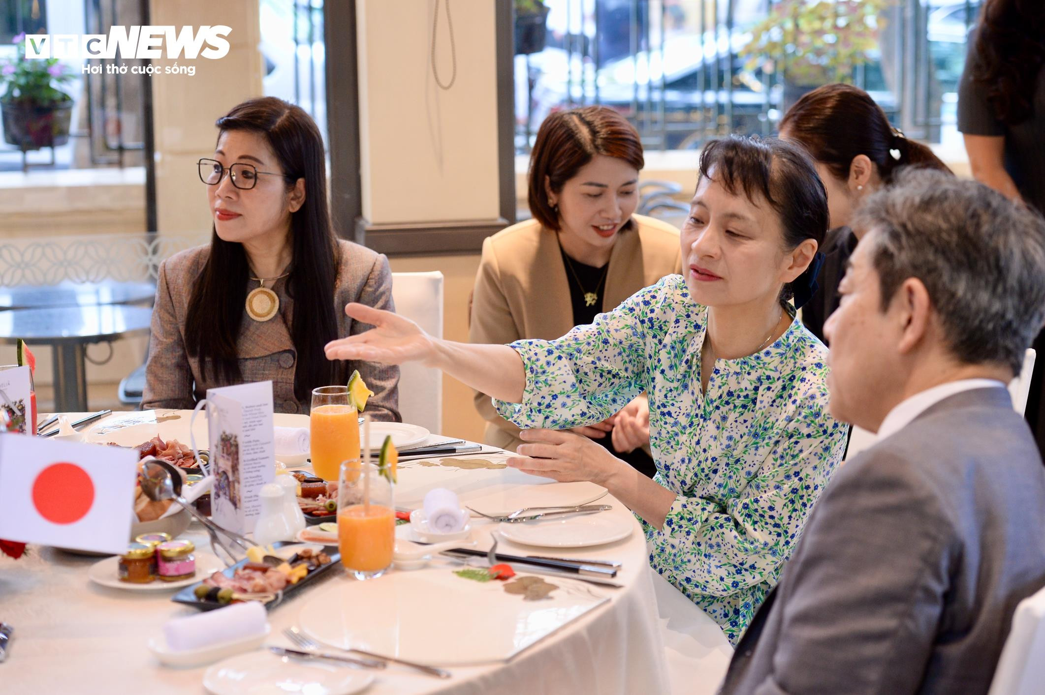 Hai Thủ tướng Việt Nam - Nhật Bản thưởng thức cà phê, thăm Bảo tàng Lịch sử - 5