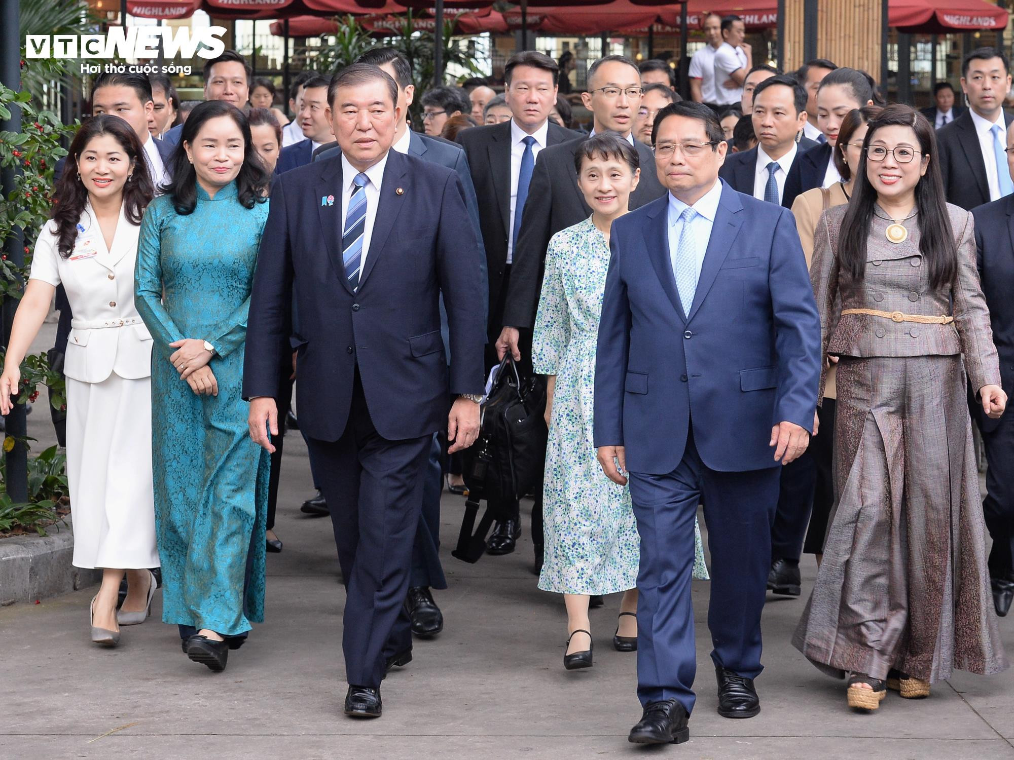 Hai Thủ tướng Việt Nam - Nhật Bản thưởng thức cà phê, thăm Bảo tàng Lịch sử - 2