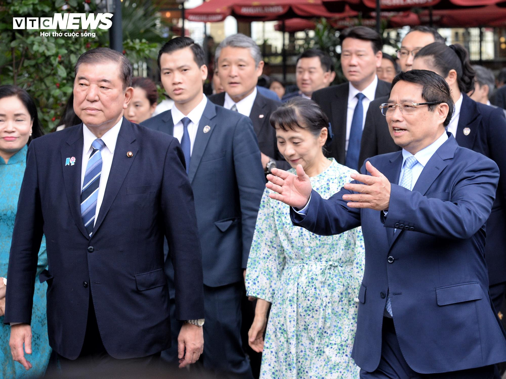 Hai Thủ tướng Việt Nam - Nhật Bản thưởng thức cà phê, thăm Bảo tàng Lịch sử - 3