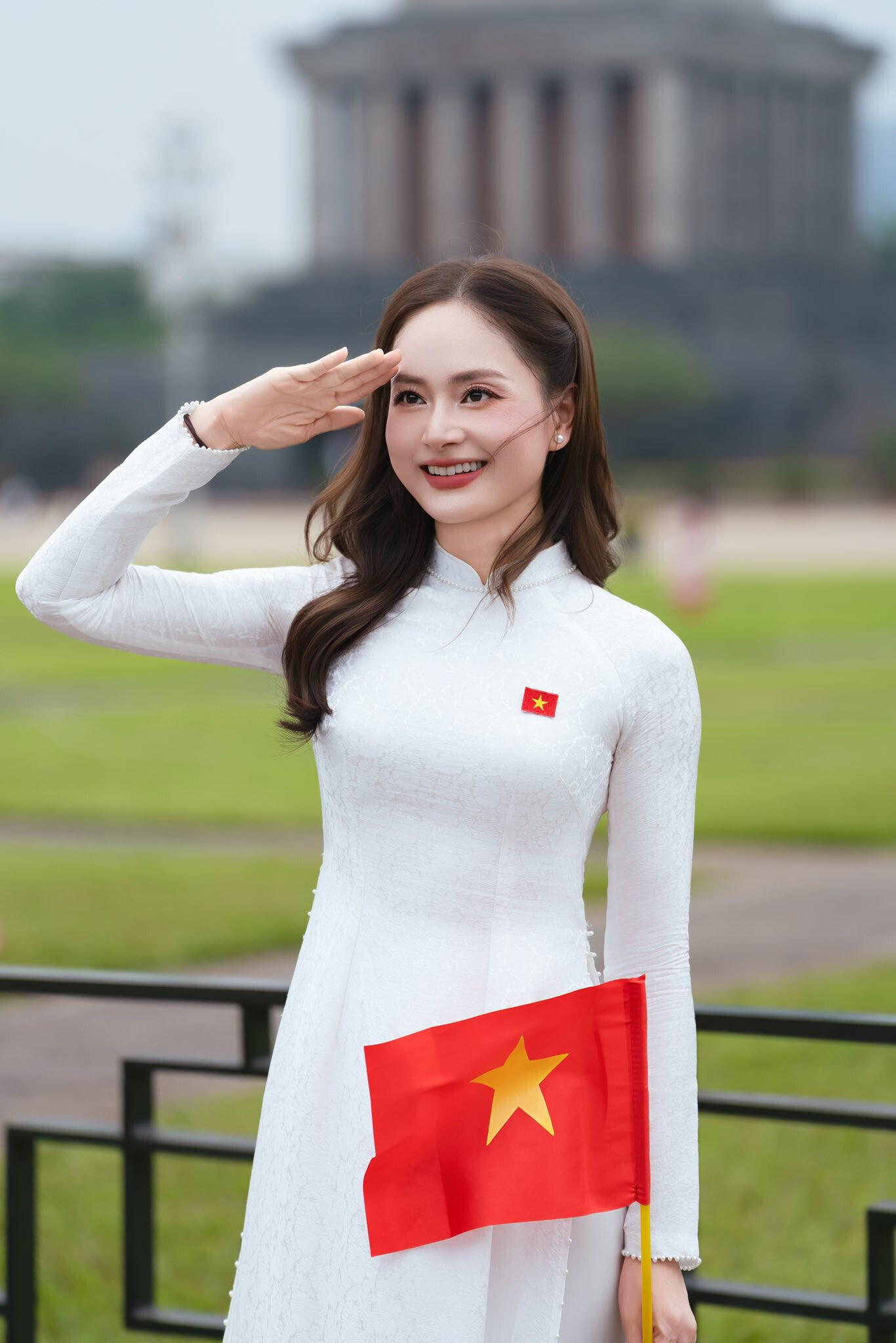 Sao Việt 30/4: Thanh Thuỷ, Tiểu Vy có mặt từ 2h sáng để tham gia diễu binh - 4