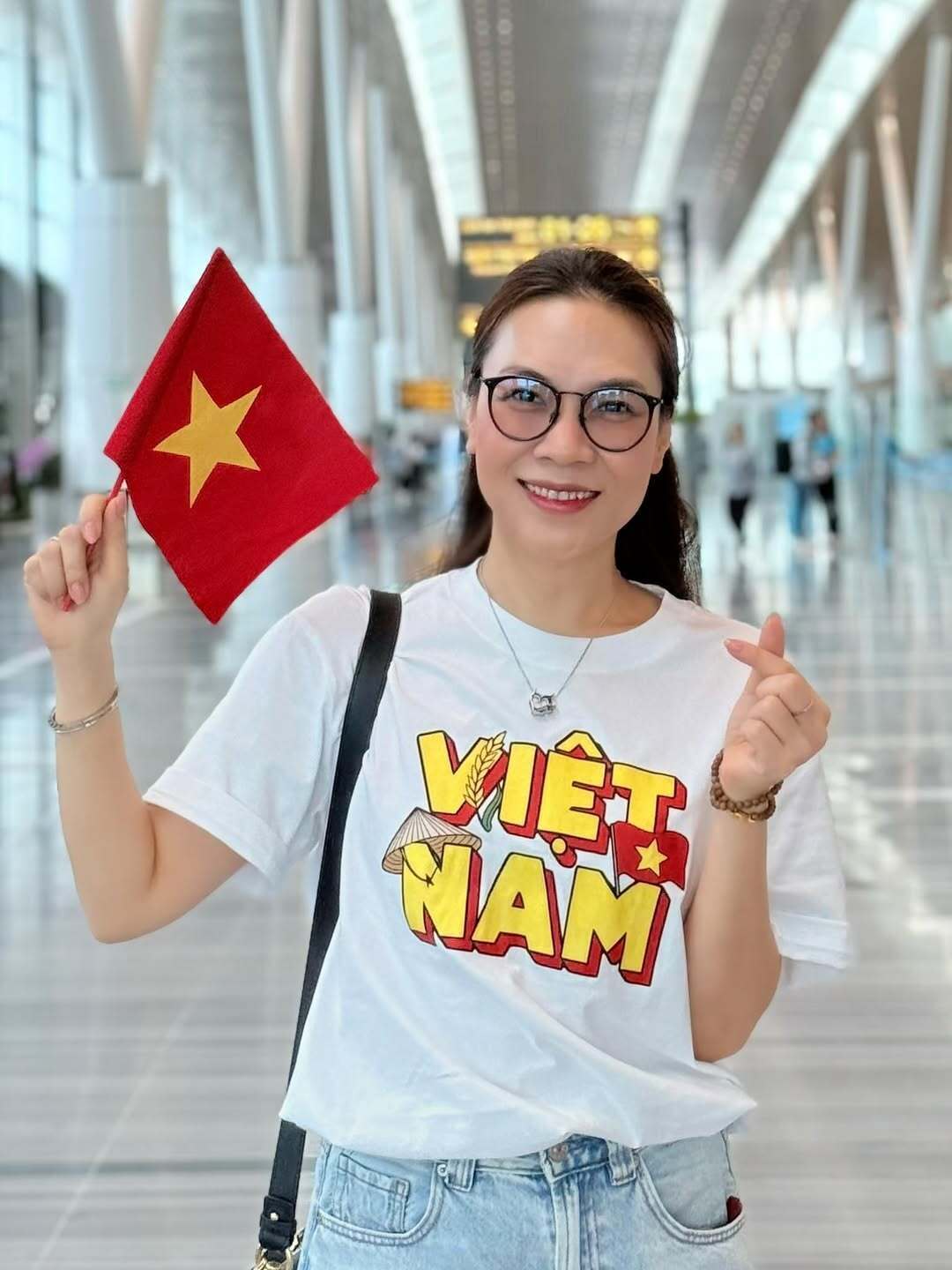 Sao Việt 1/5: Tăng Thanh Hà tình tứ bên chồng, Mai Ngọc lộ diện sau 10 ngày sinh - 9