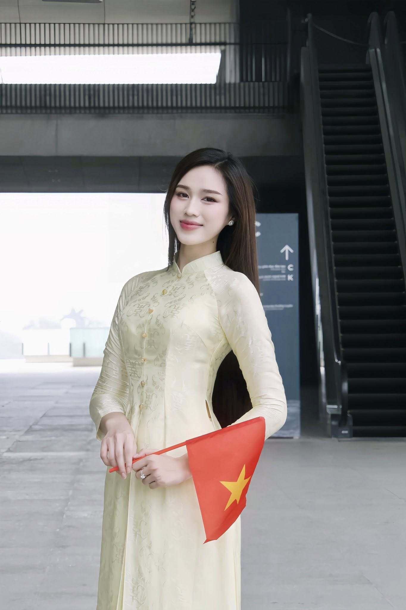 Sao Việt 1/5: Tăng Thanh Hà tình tứ bên chồng, Mai Ngọc lộ diện sau 10 ngày sinh - 8