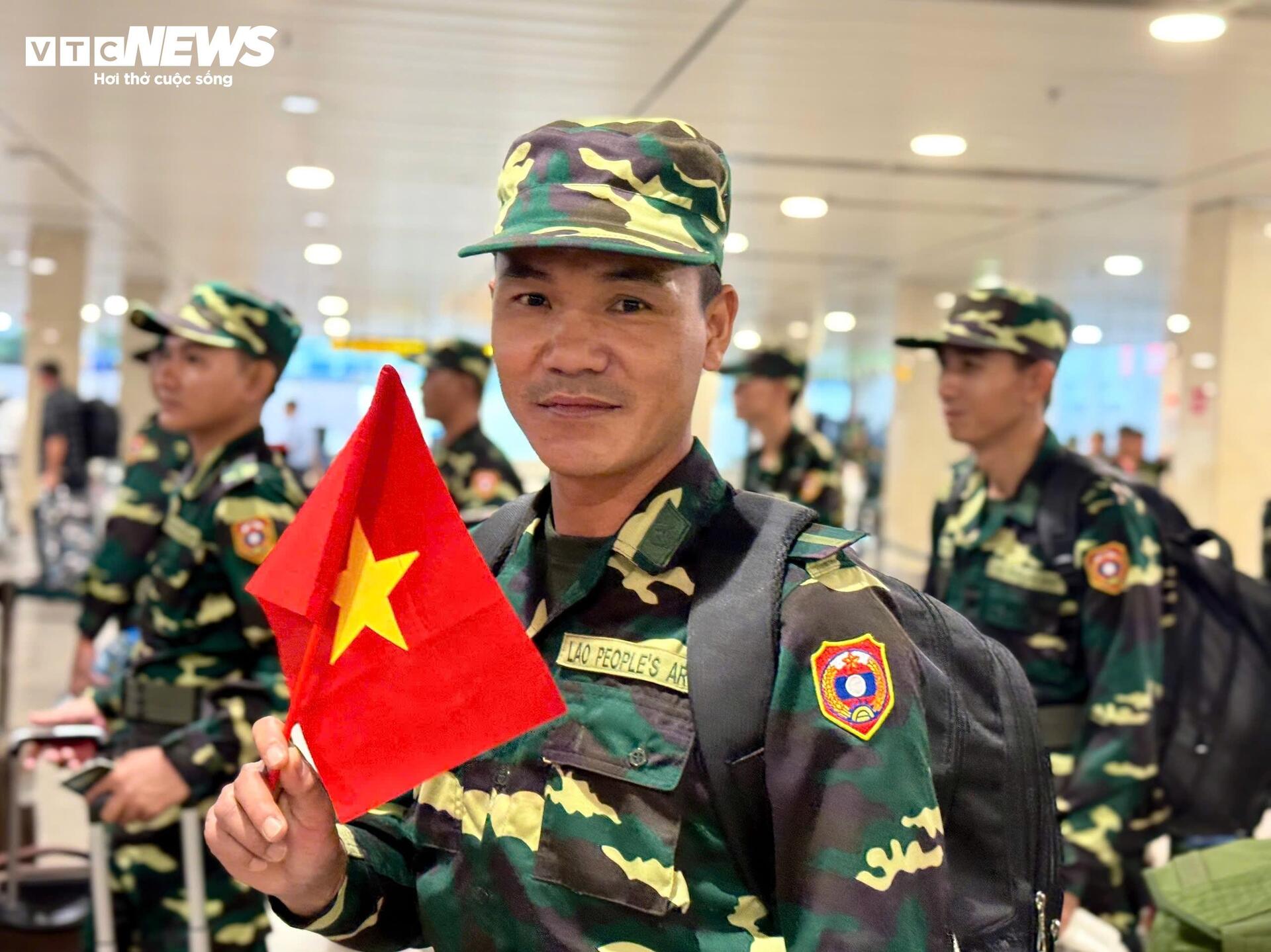 Đoàn diễu binh quân đội Lào chia tay Việt Nam, trở về nước - 6