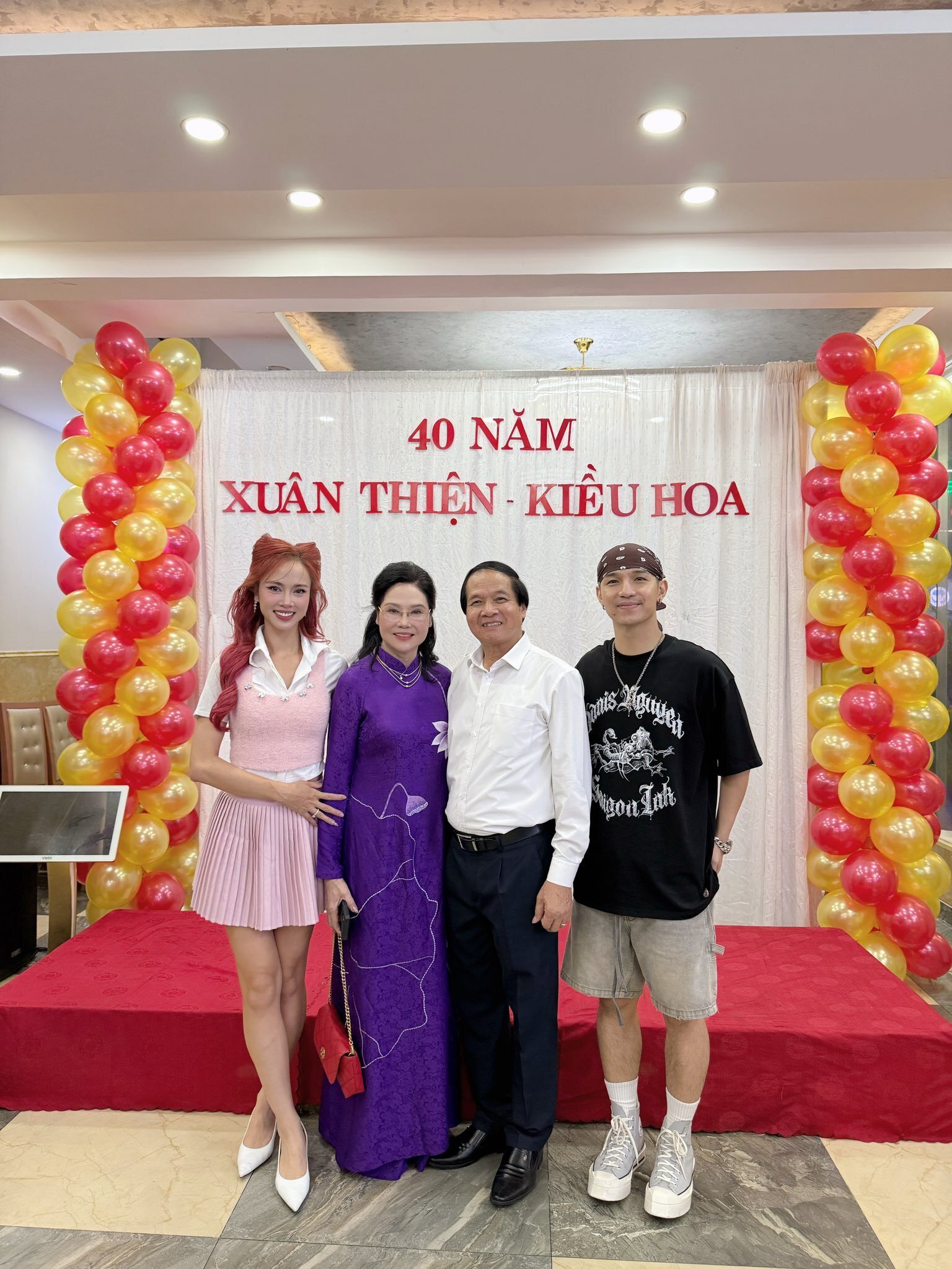 Sao Việt 3/5: Mai Thu Huyền khoe con trai, Quang Minh trêu bạn gái kém 37 tuổi - 12