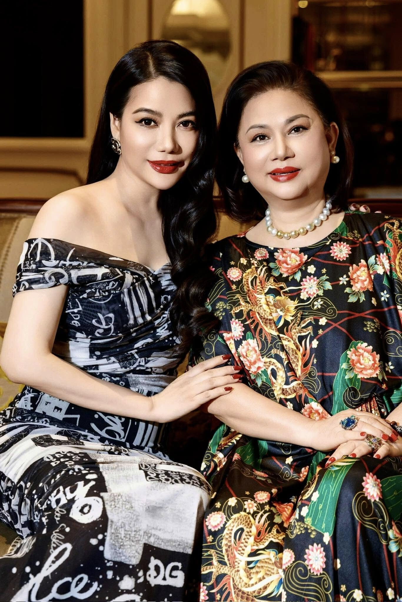 Sao Việt 3/5: Mai Thu Huyền khoe con trai, Quang Minh trêu bạn gái kém 37 tuổi - 4