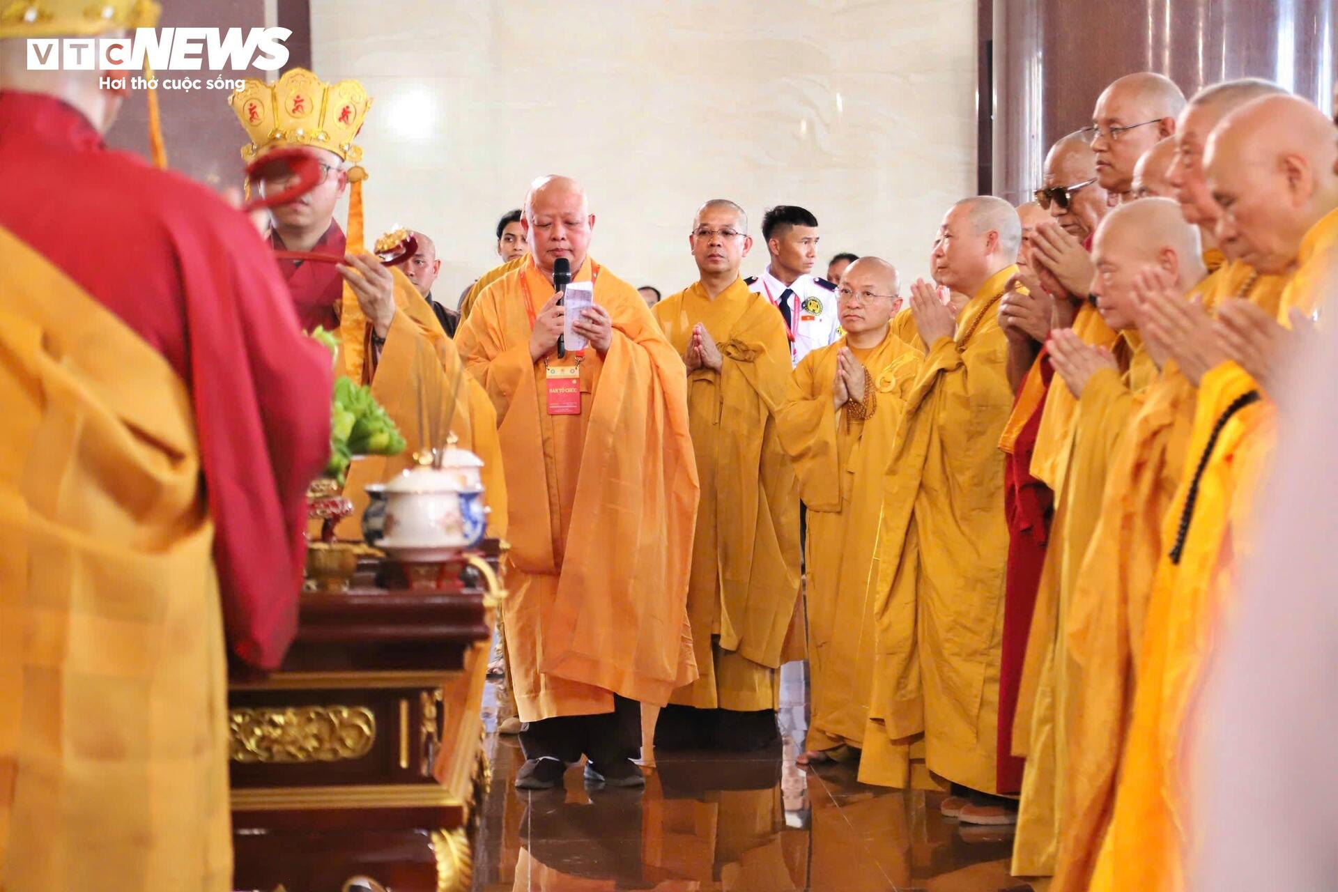 Cận cảnh xá lợi Phật đang ở chùa Thanh Tâm - 8