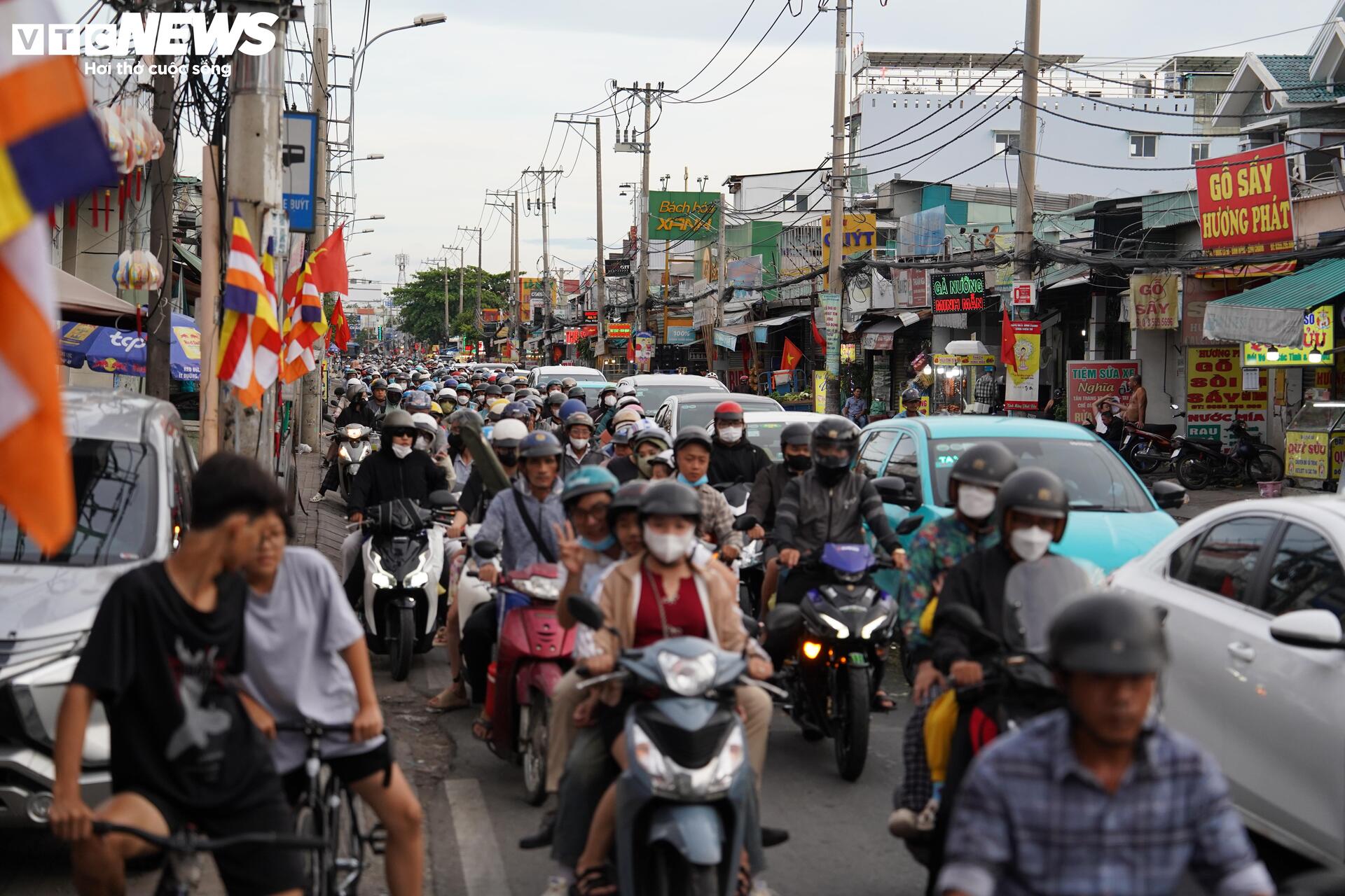 Cửa ngõ TP.HCM thông thoáng trong ngày cuối nghỉ lễ - 12