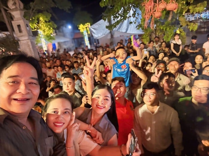 Sao Việt 5/5: Quang Minh khoe quý tử, Phương Trinh Jolie gợi cảm sau sinh lần 3 - 12