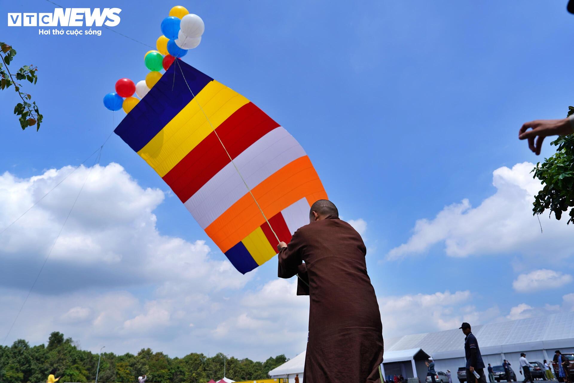 Lễ thượng cờ Phật giáo tại đại lễ Vesak 2025 - 3