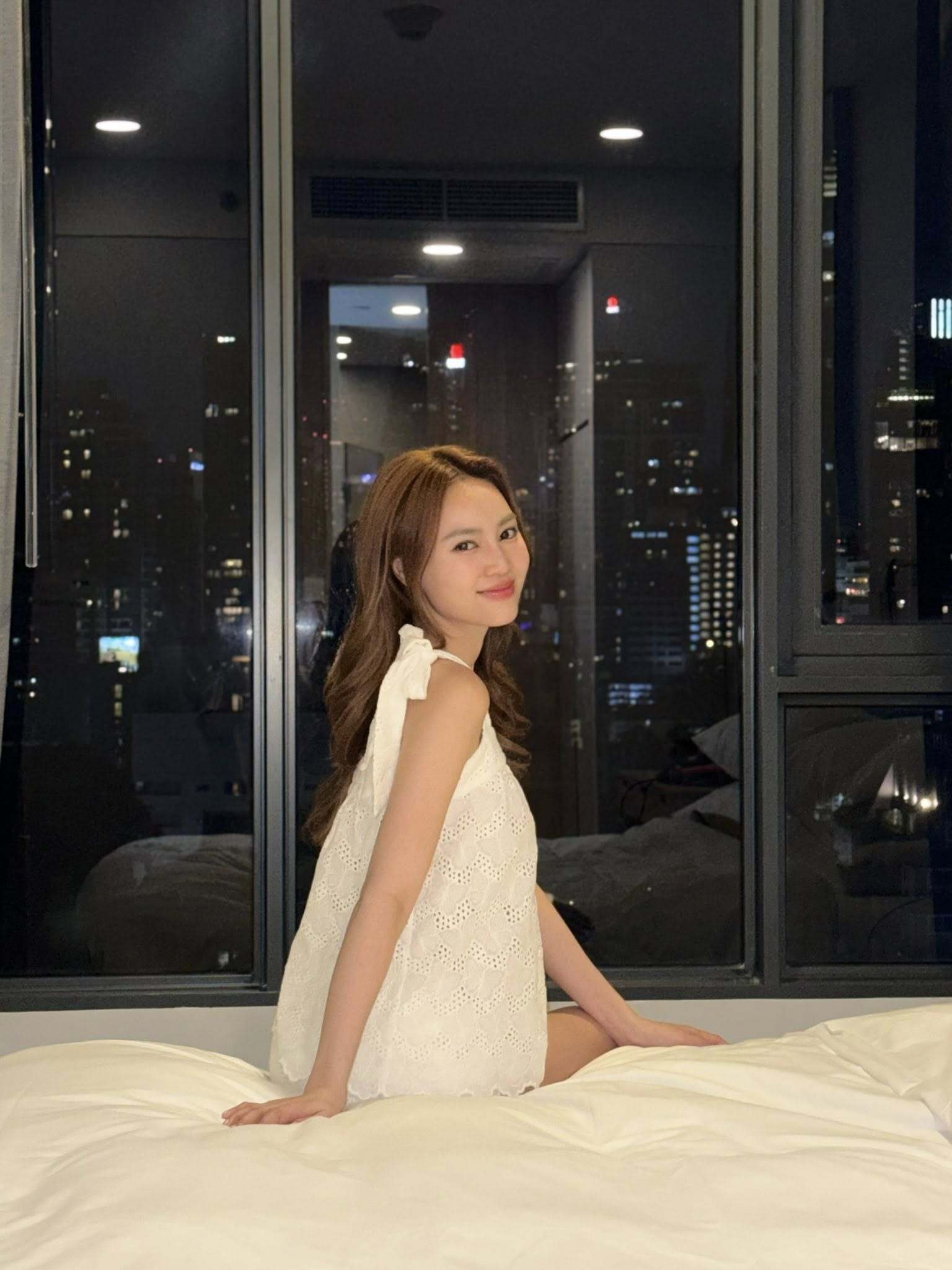 Sao Việt 7/5: Sơn Tùng xách túi 300 triệu đi chợ, Đỗ Mỹ Linh tình tứ bên ông xã - 5
