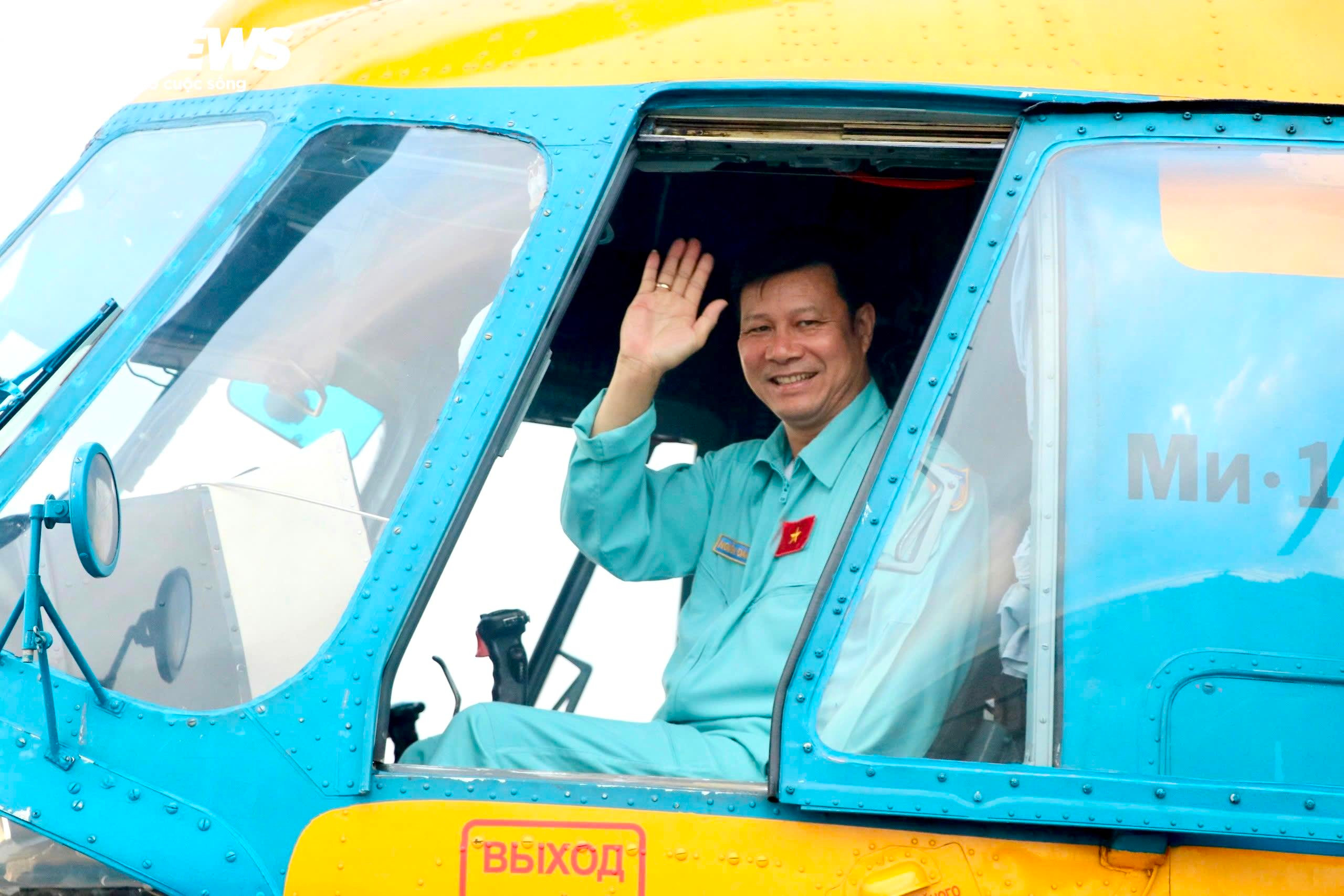 12 trực thăng cất cánh, chuyển sân trở về đơn vị sau nhiệm vụ ngày 30/4 - 8