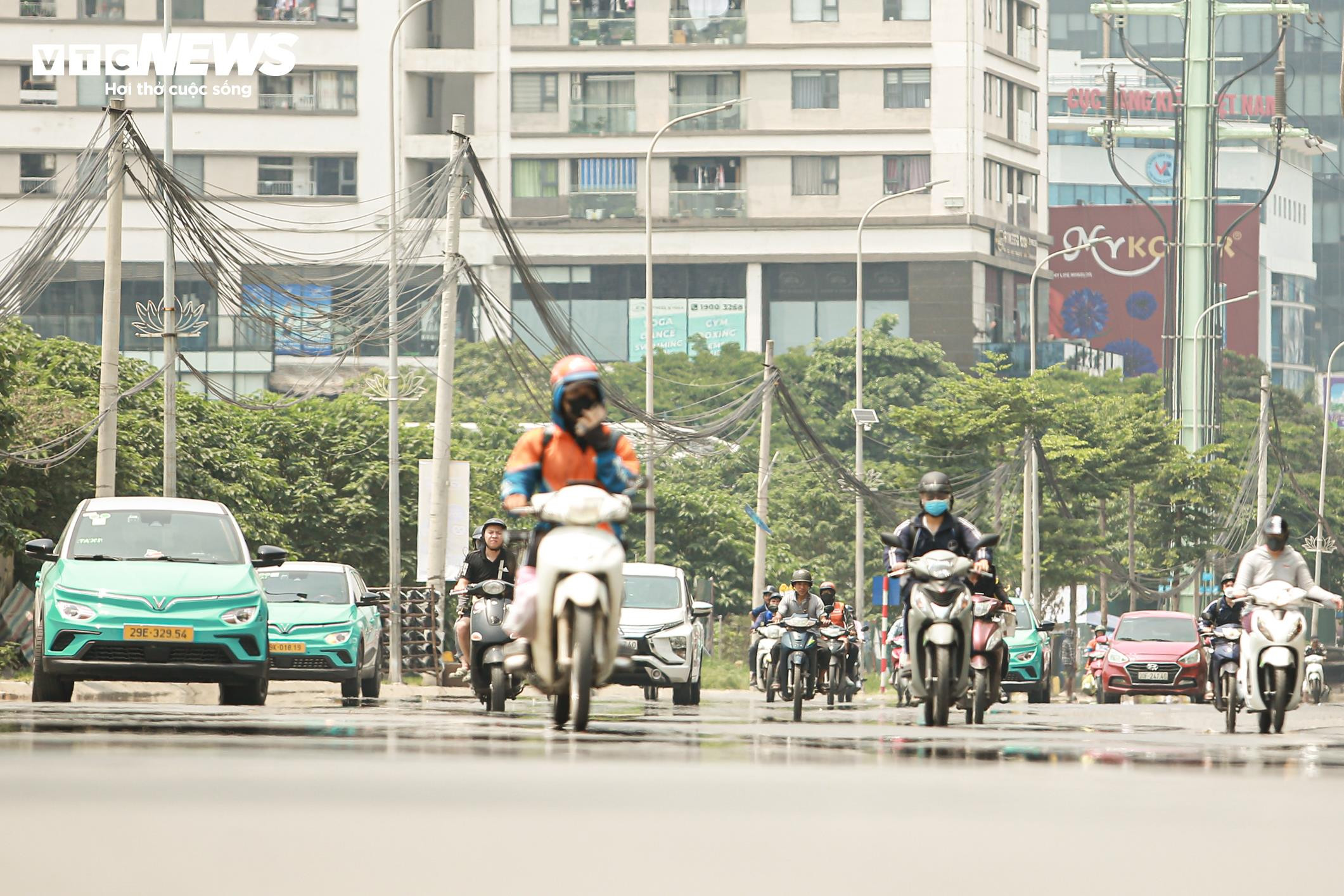 Phu bốc vác 'phơi mình' mưu sinh giữa trời nắng như đổ lửa - 1