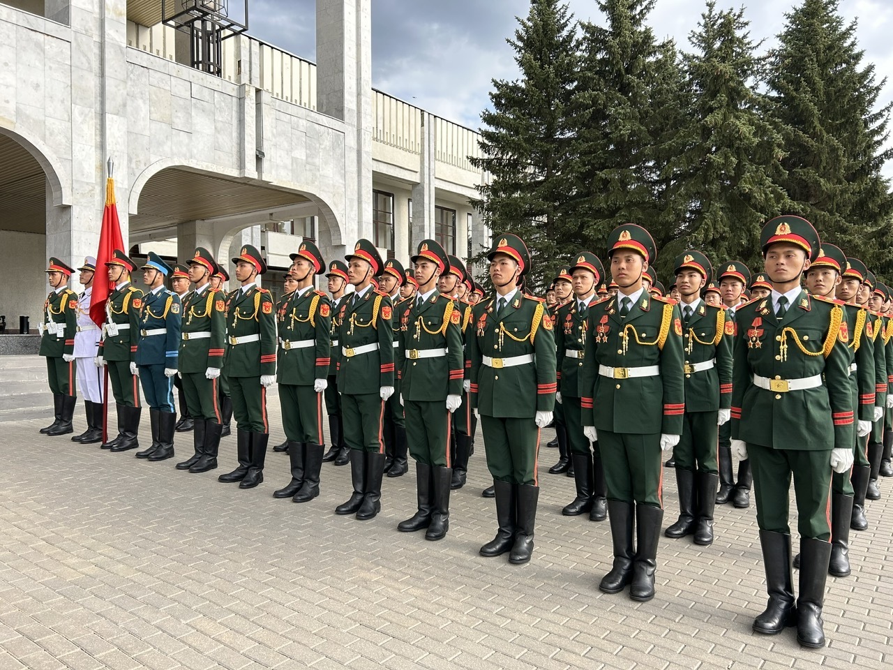 Đoàn Việt Nam duyệt binh trên Quảng trường Đỏ, hát nhạc Nga ở hậu trường - 5