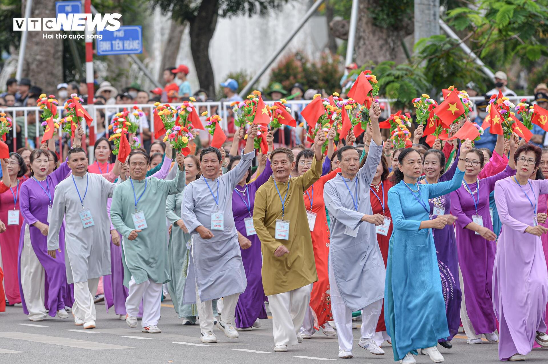 Hơn 3.000 người tham gia tổng duyệt diễu binh, diễu hành tại trung tâm Hải Phòng - 14