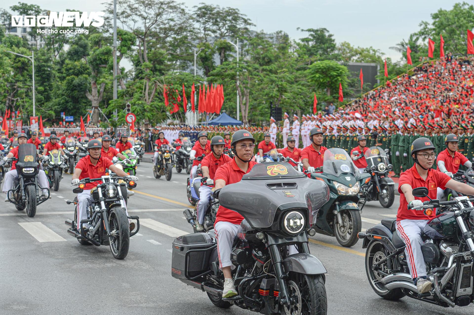 Dàn mô tô 'khủng' tham gia diễu hành, mừng 70 năm Giải phóng Hải Phòng - 6