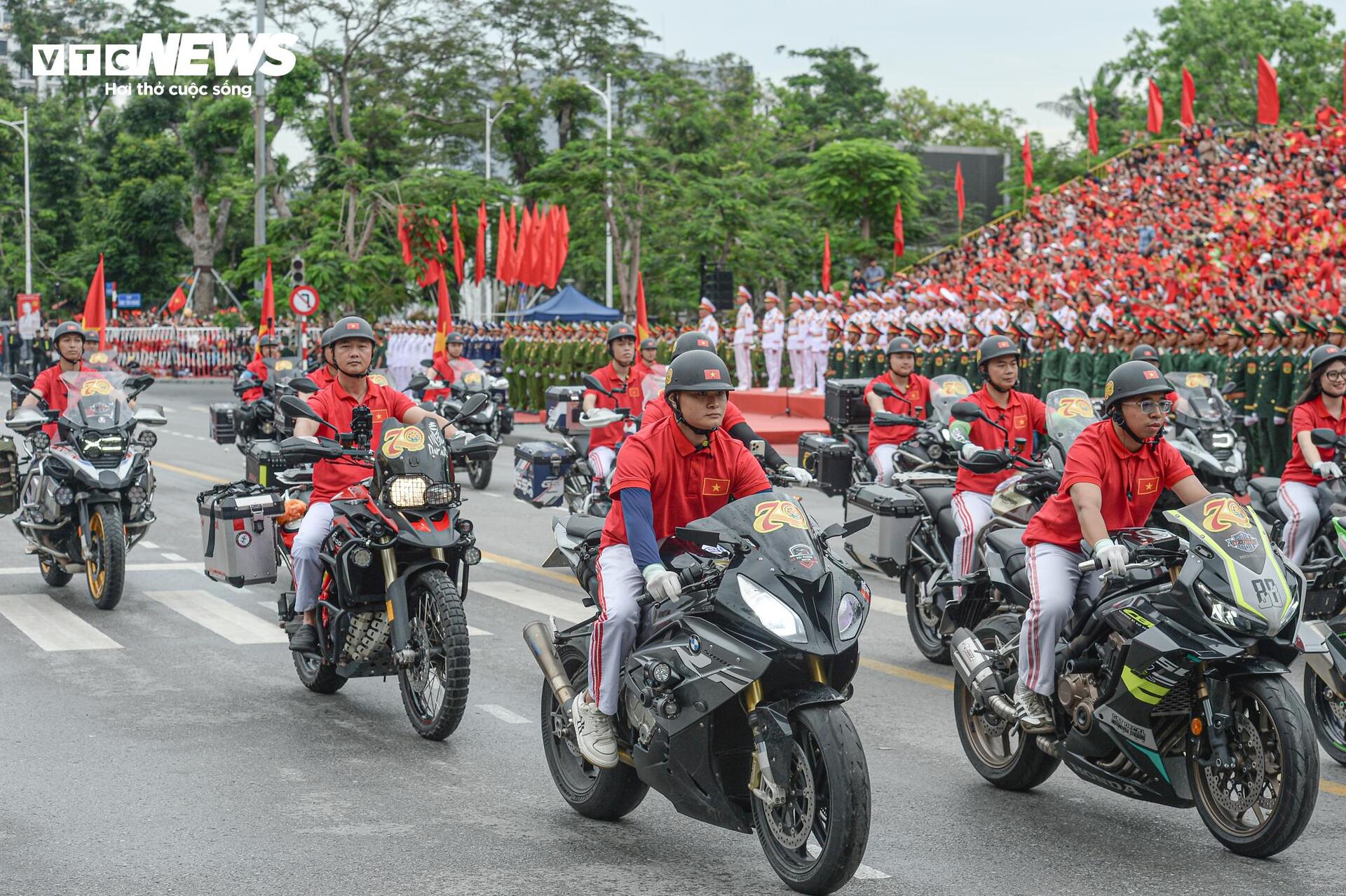 Dàn mô tô 'khủng' tham gia diễu hành, mừng 70 năm Giải phóng Hải Phòng - 9