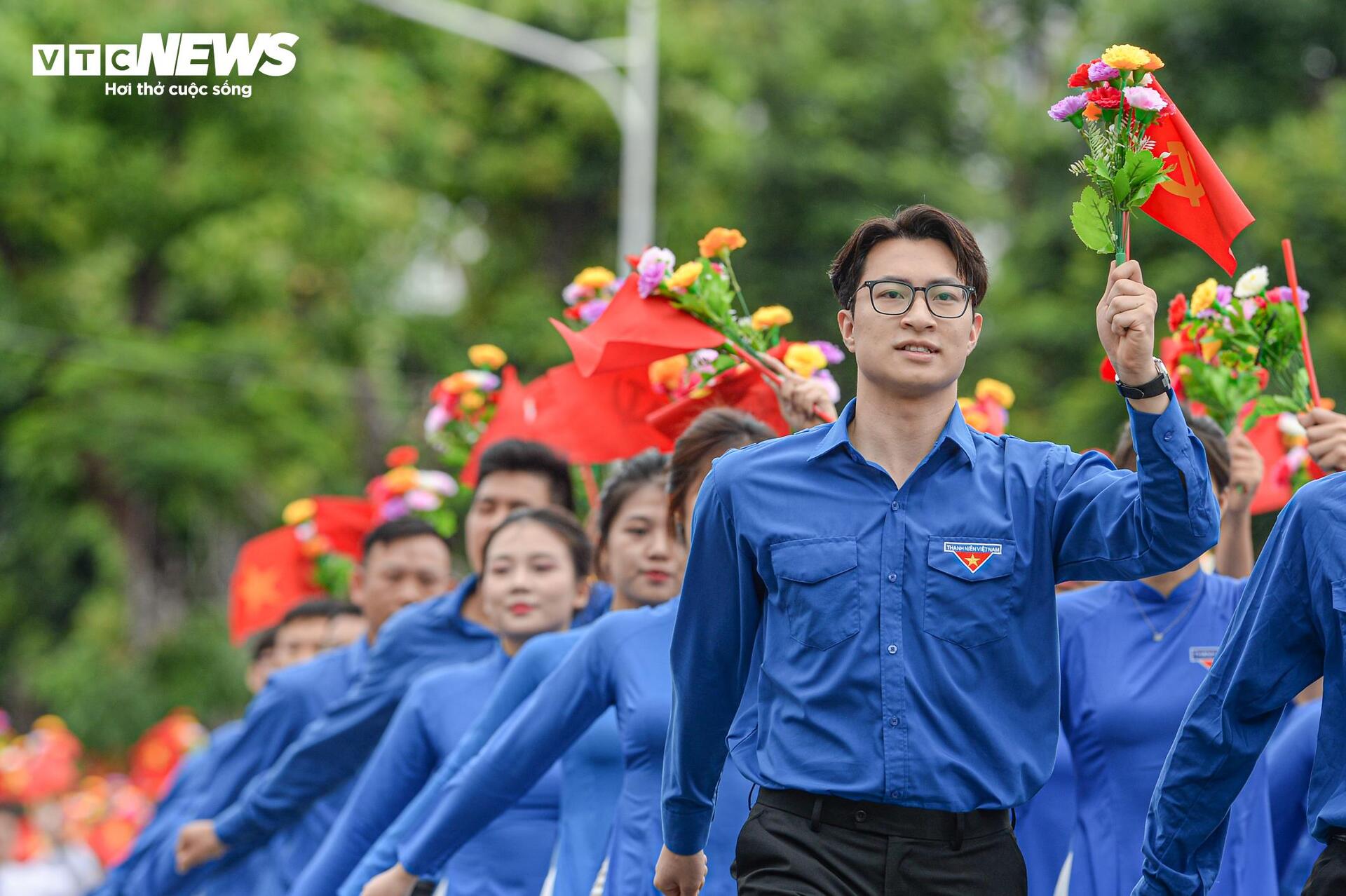 Xem lễ duyệt đội ngũ, diễu hành quần chúng kỷ niệm 70 năm giải phóng Hải Phòng - 17