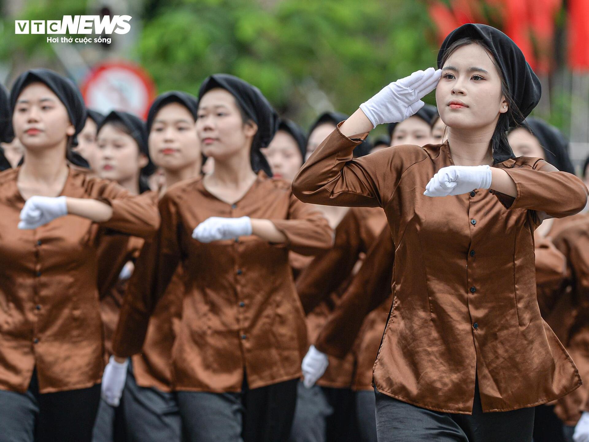 Dàn mô tô 'khủng' tham gia diễu hành, mừng 70 năm Giải phóng Hải Phòng - 15