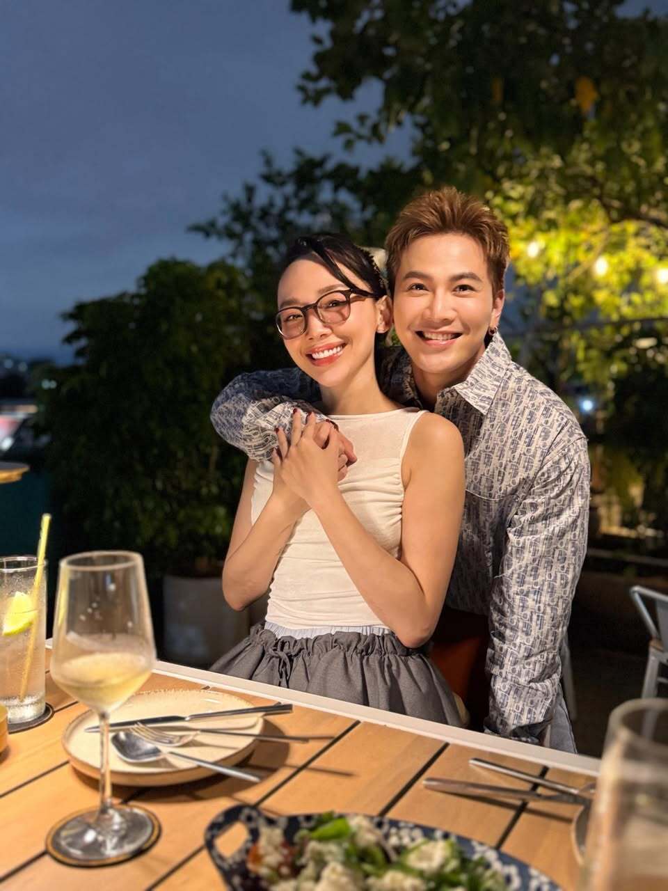 Sao Việt 14/5: NSND Thanh Hoa tình cảm bên chồng, Anh Thư quyến rũ ở tuổi 43 - 6