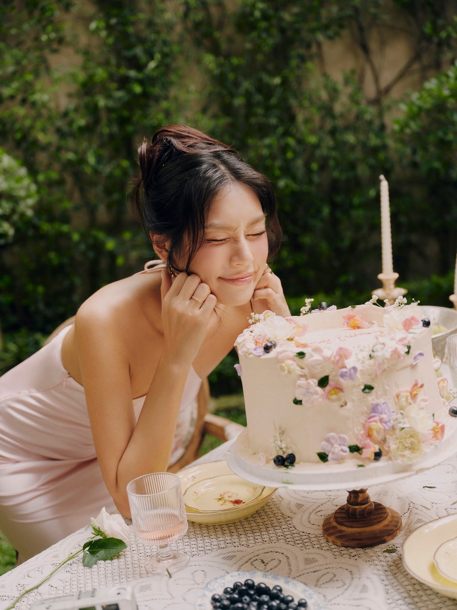 Sao Việt 16/5: Midu lộ diện giữa tin đồn bầu bí, Hà Hồ diện trang phục độc lạ - 7
