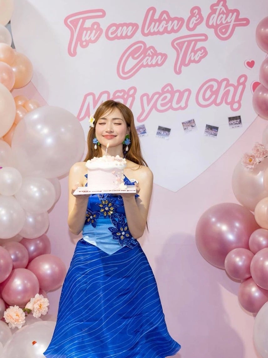 Sao Việt 15/5: Ngọc Hân ôm bụng bầu đi du lịch, Việt Trinh khoe ảnh hiếm lúc trẻ - 10