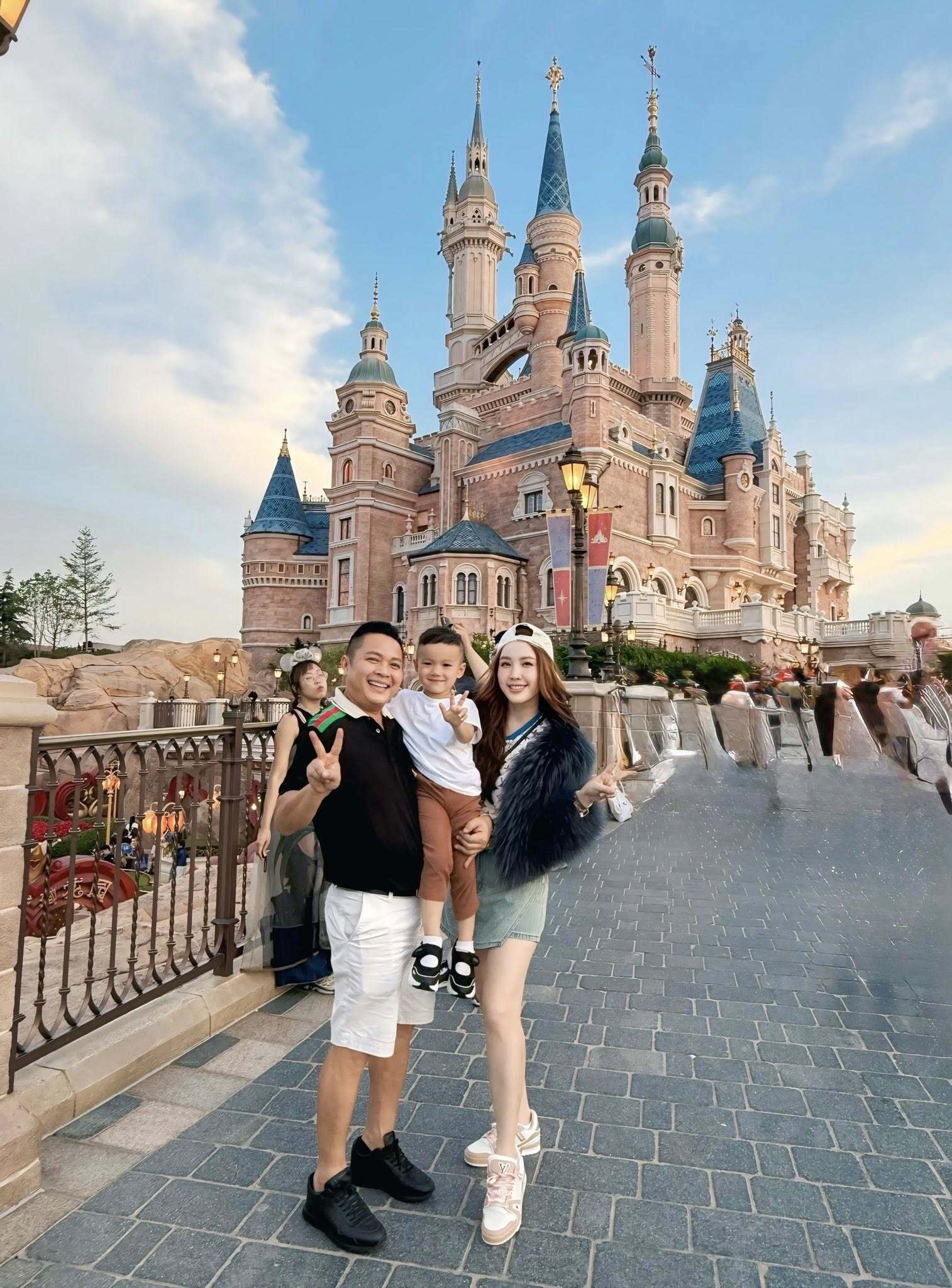 Sao Việt 17/5: Kaity Nguyễn xuất hiện ở LHP Cannes, Kỳ Duyên gặp mỹ nam Thái Lan - 11