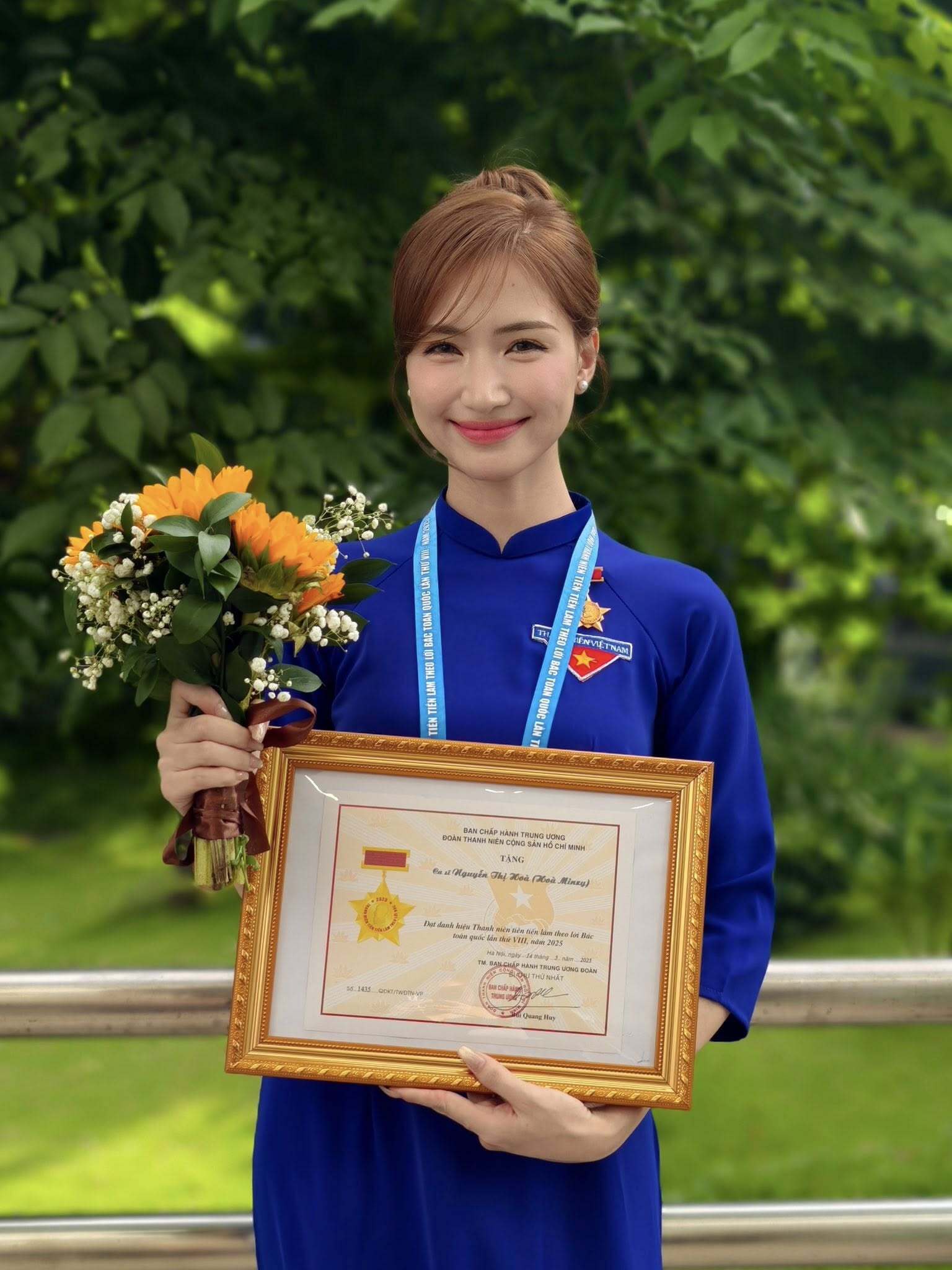 Sao Việt 18/5: Hòa Minzy nhận tin vui, Hà Kiều Anh đón tuổi mới bên chồng con - 1