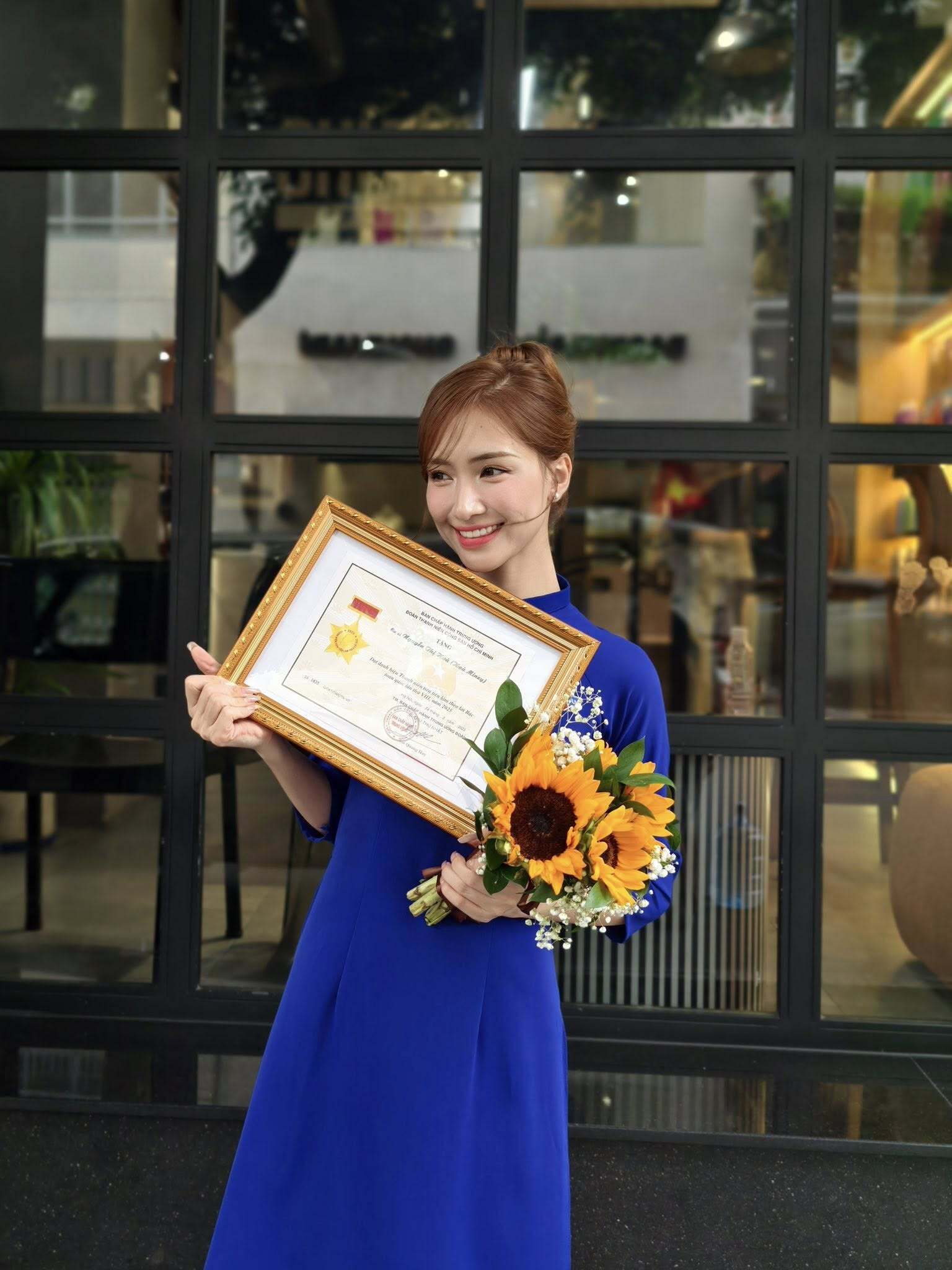 Sao Việt 18/5: Hòa Minzy nhận tin vui, Hà Kiều Anh đón tuổi mới bên chồng con - 2