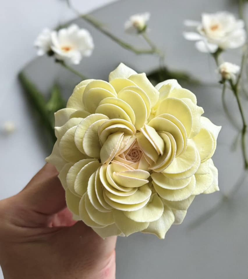 Chàng trai TP.HCM làm hoa bằng kem 'thật còn hơn cả hoa thật' - 18