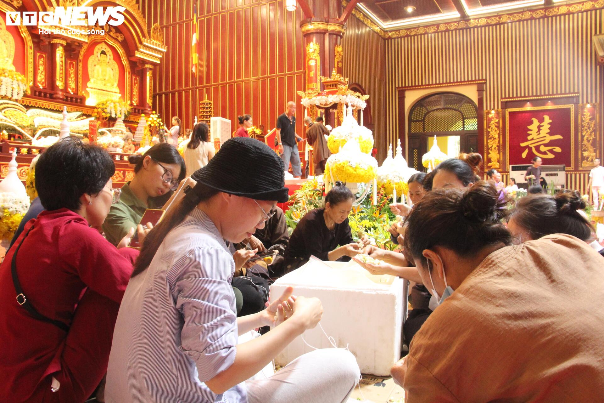 Cung Trúc Lâm Yên Tử trước giờ cung rước, chiêm bái xá lợi Phật - 17
