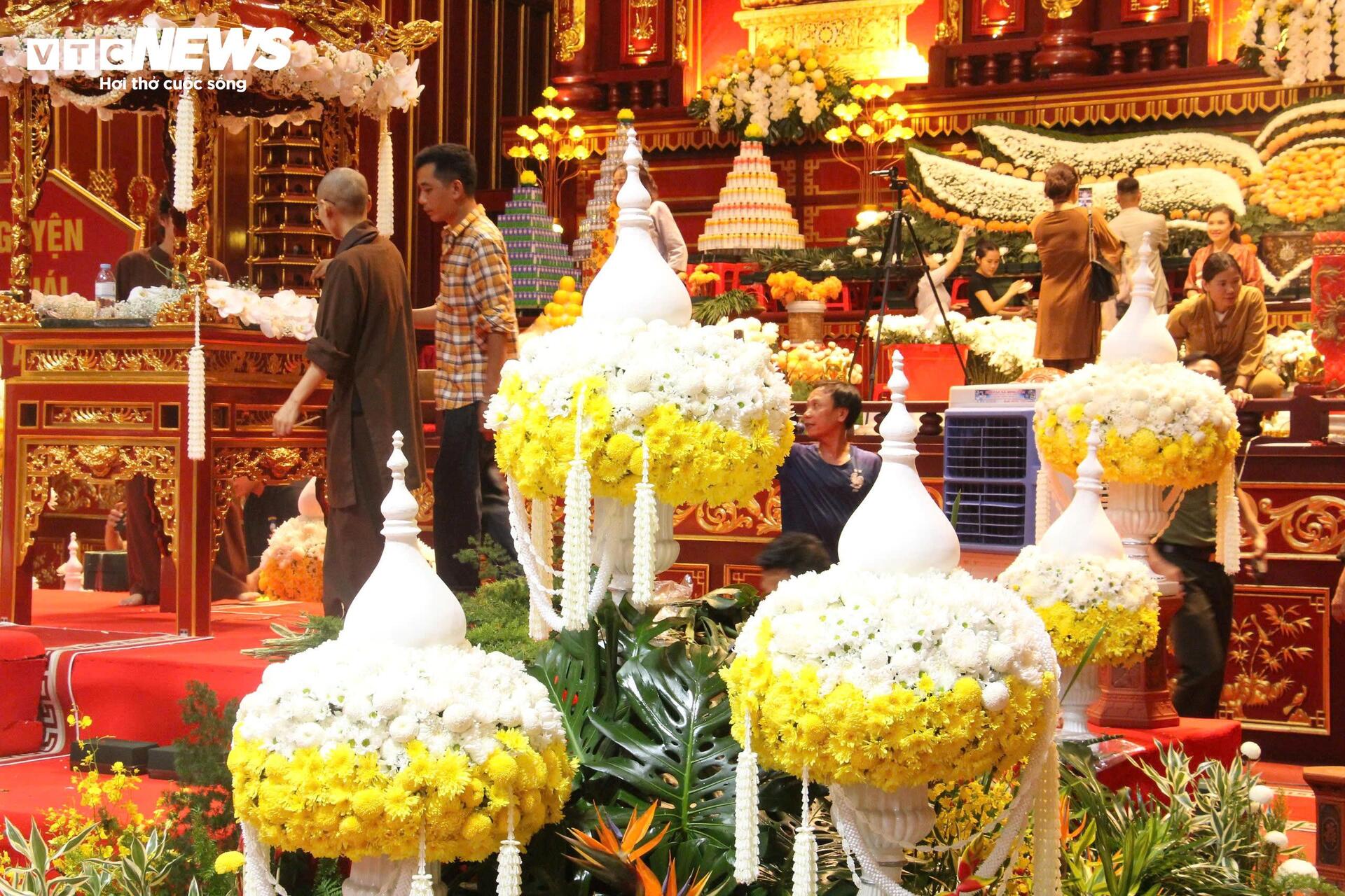 Cung Trúc Lâm Yên Tử trước giờ cung rước, chiêm bái xá lợi Phật - 10