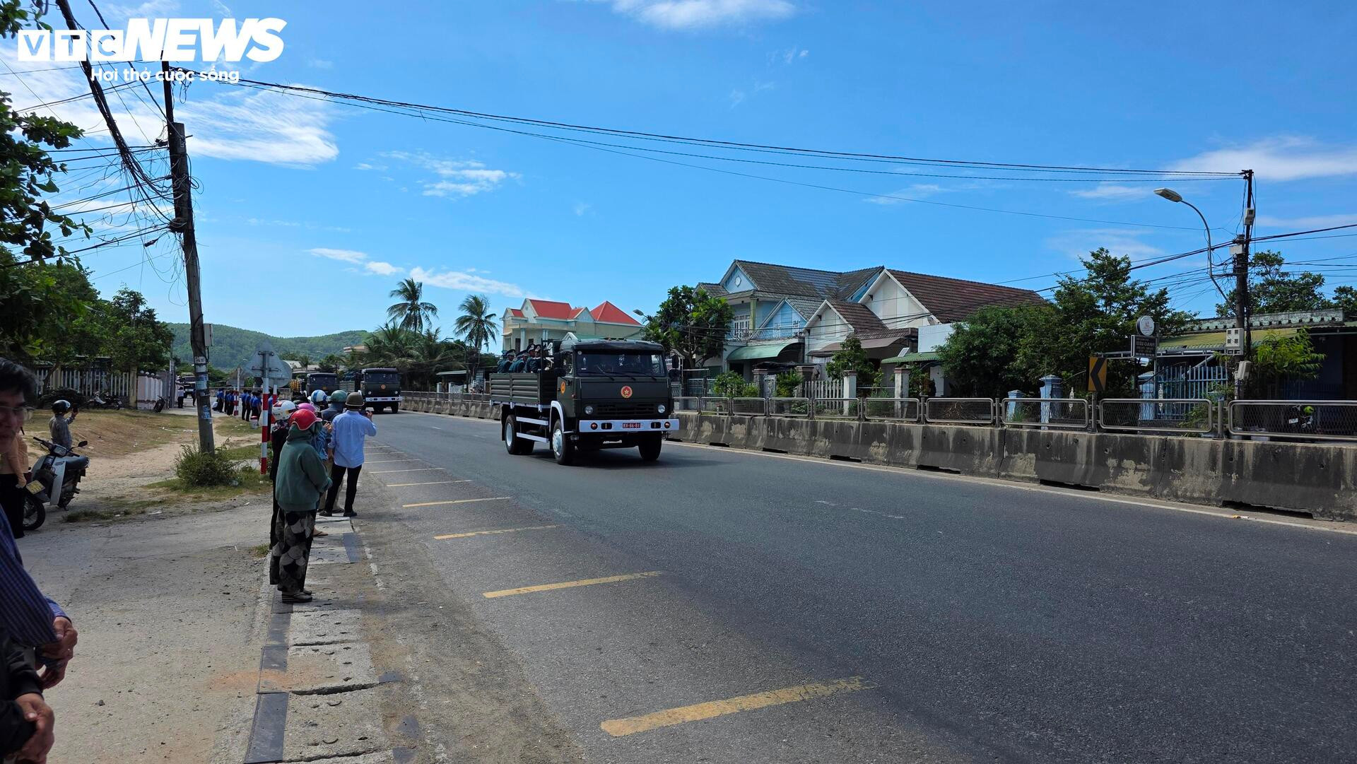 Lễ an táng nguyên Chủ tịch nước Trần Đức Lương tại Quảng Ngãi - 5