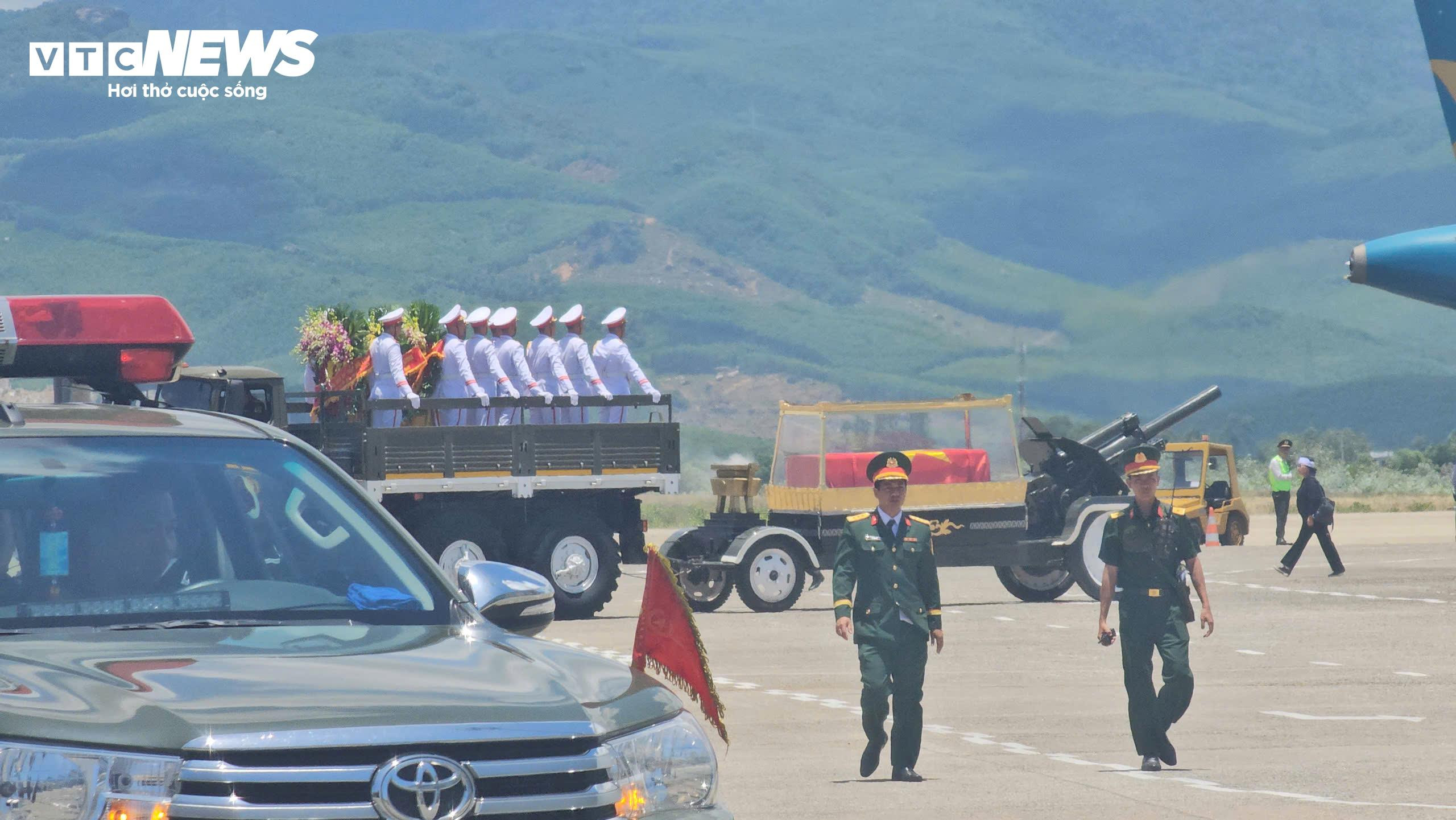 Lễ an táng nguyên Chủ tịch nước Trần Đức Lương tại Quảng Ngãi - 8