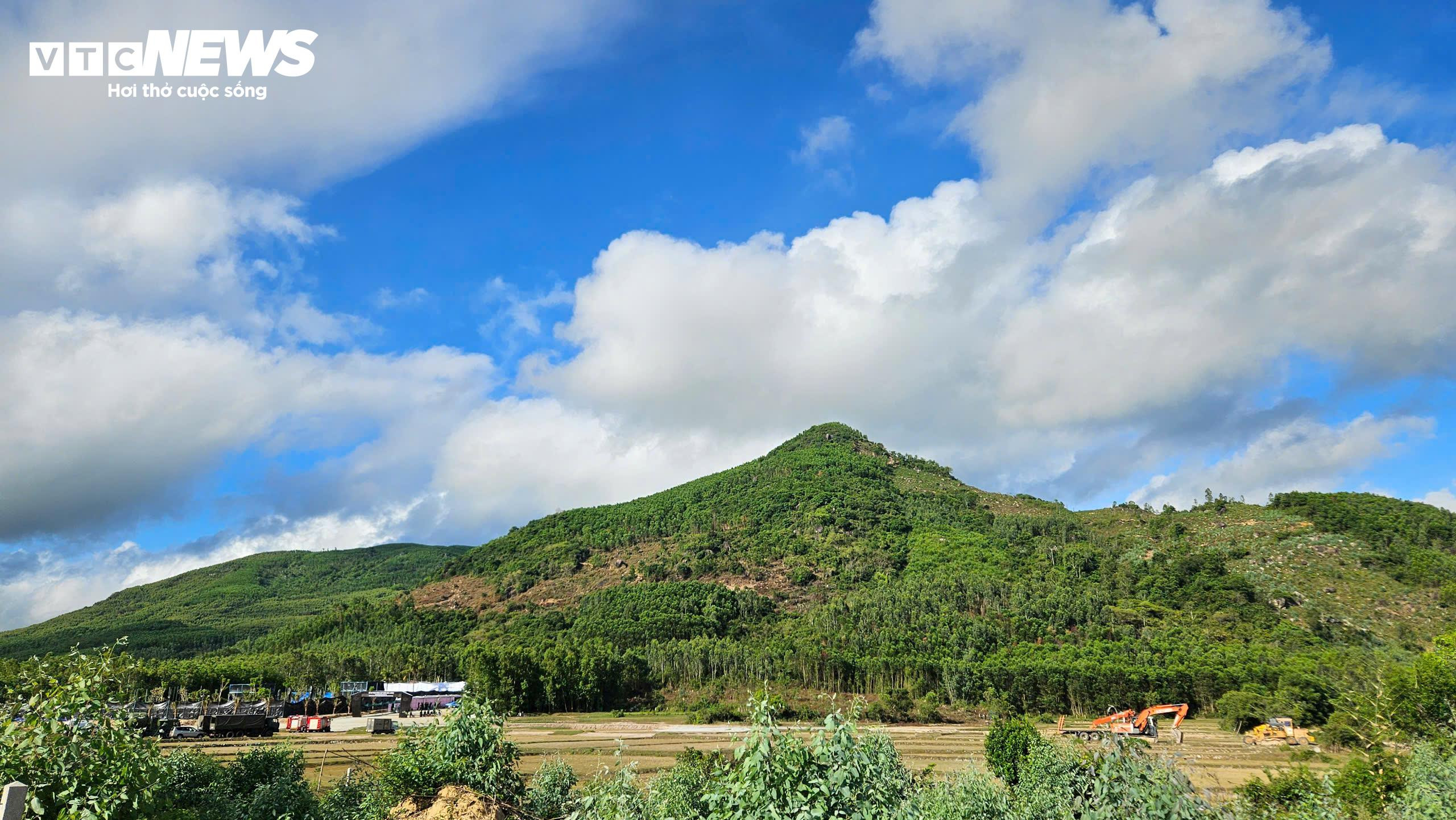 Lễ an táng nguyên Chủ tịch nước Trần Đức Lương tại Quảng Ngãi - 16