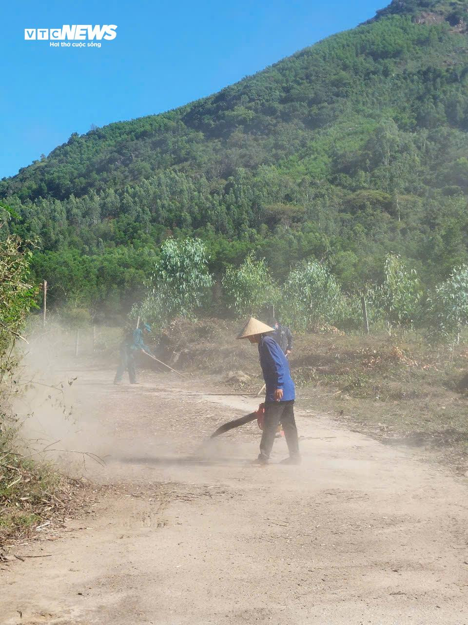 Lễ an táng nguyên Chủ tịch nước Trần Đức Lương tại Quảng Ngãi - 18