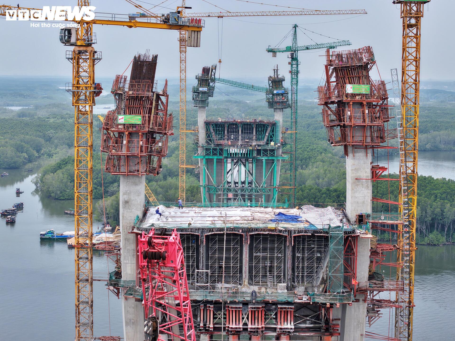 Aussehen der Brücke mit der längsten Hauptspannweite in Südostasien nach fast 2 Jahren Bauzeit - 9