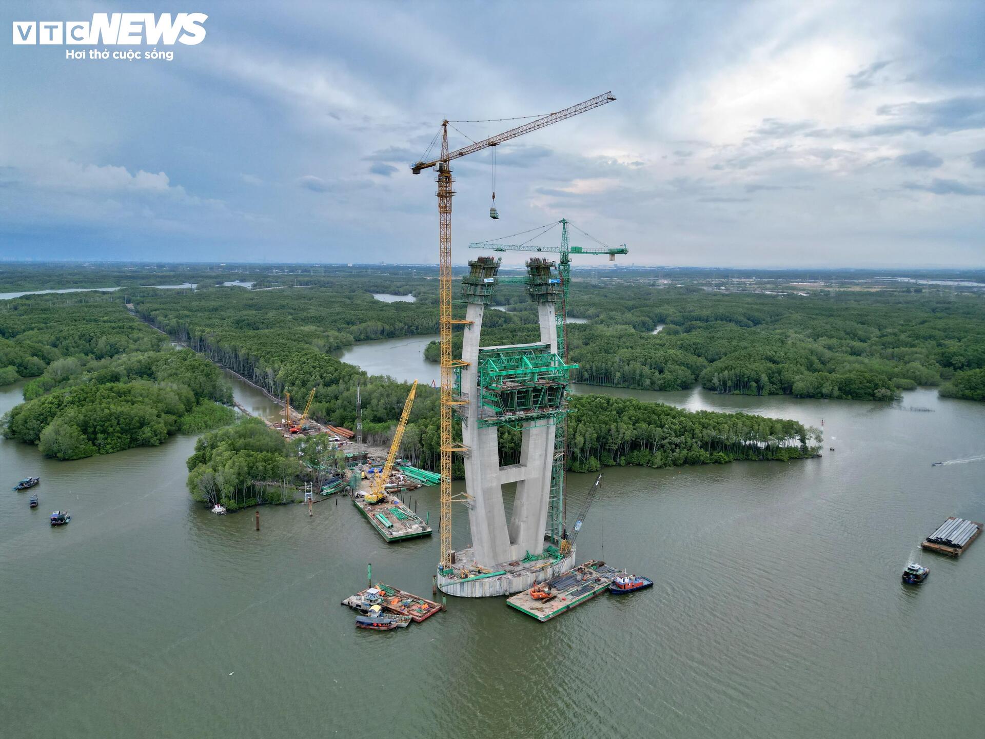 Aussehen der Brücke mit der längsten Hauptspannweite in Südostasien nach fast 2 Jahren Bauzeit - 14