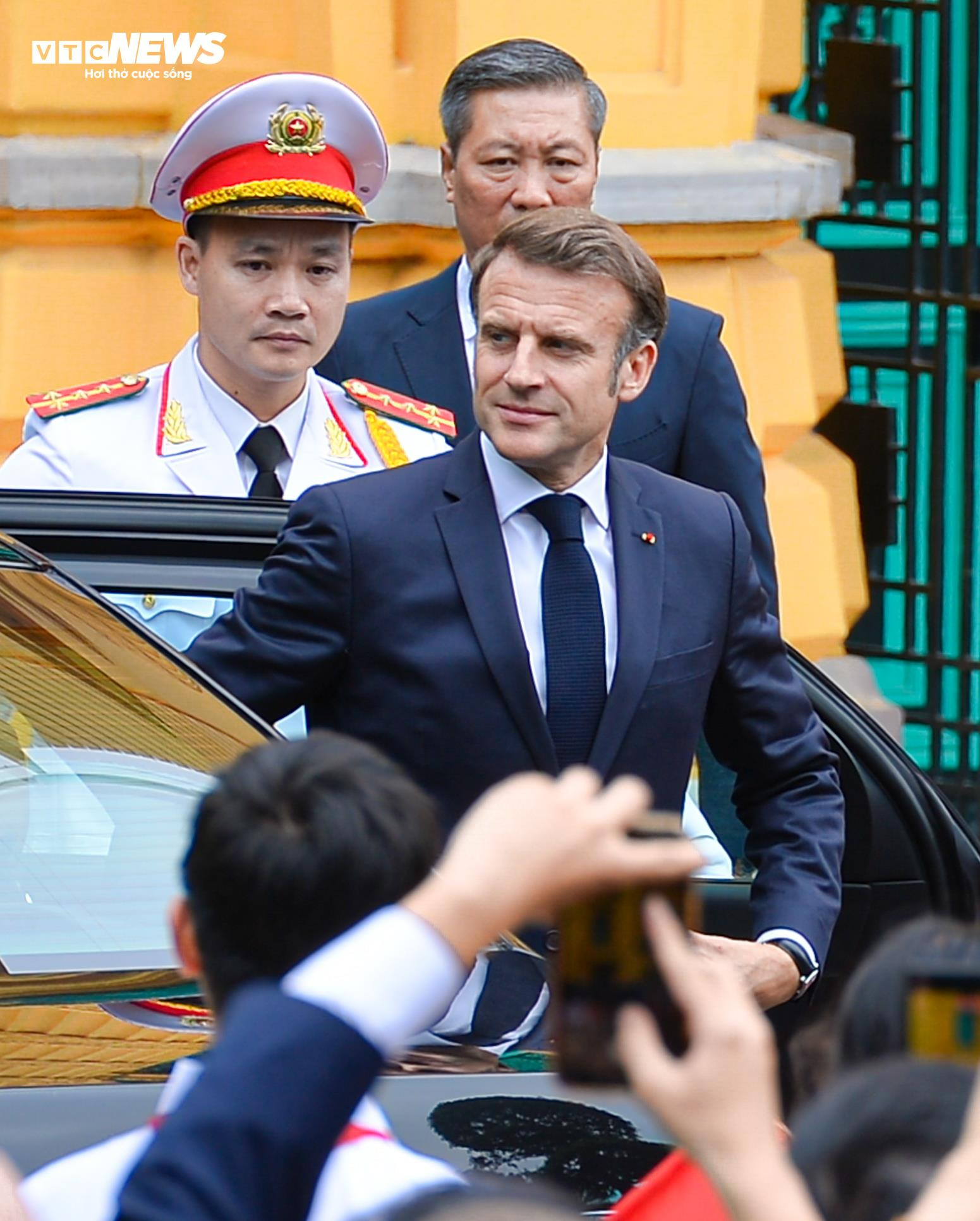 Chủ tịch nước Lương Cường chủ trì lễ đón Tổng thống Pháp Emmanuel Macron - 4