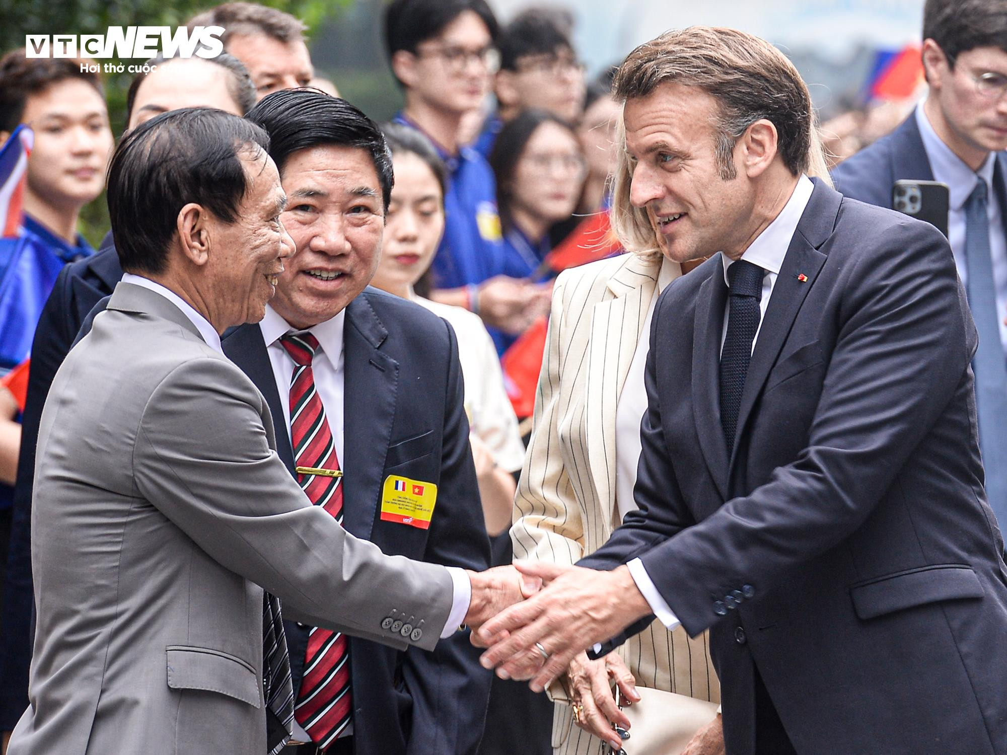 Tổng thống Pháp thăm Trường Đại học Khoa học và Công nghệ Hà Nội - 5